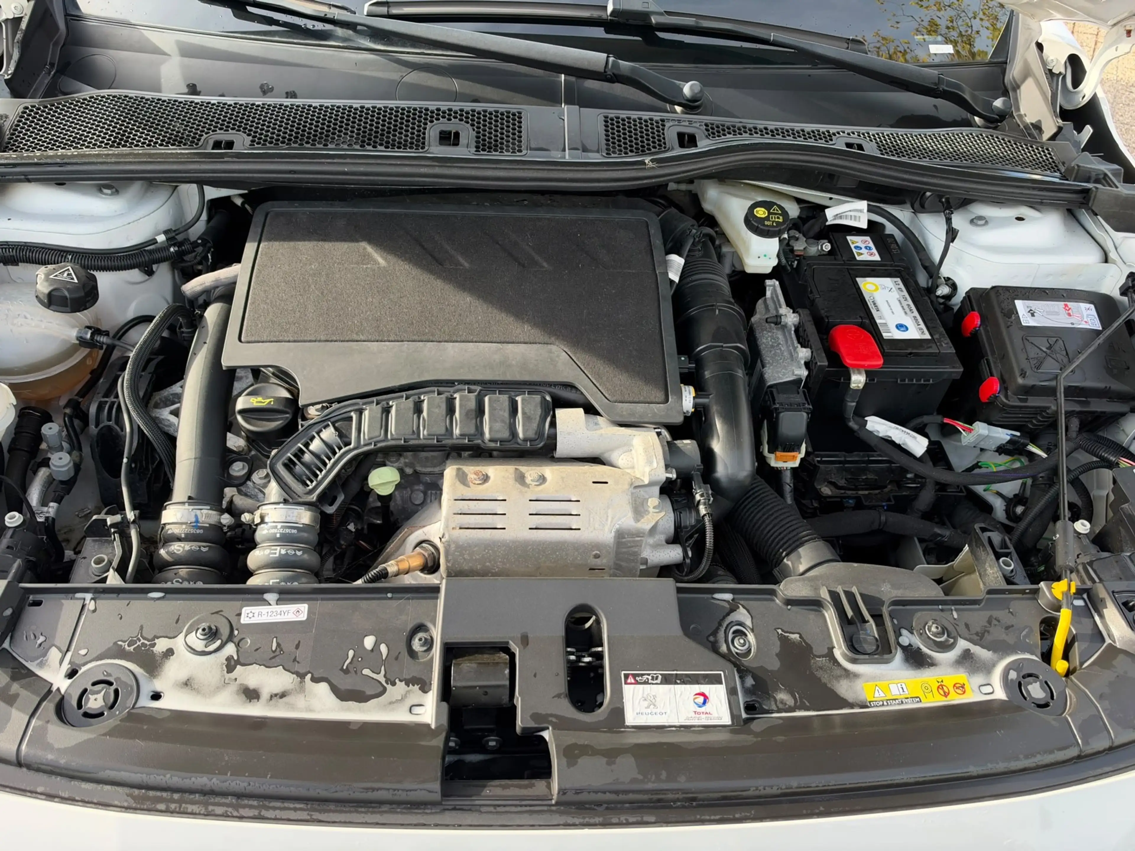 Peugeot 208 1.2 PureTech Allure,Panodak, Navi, Camera, Keyless — photo 25