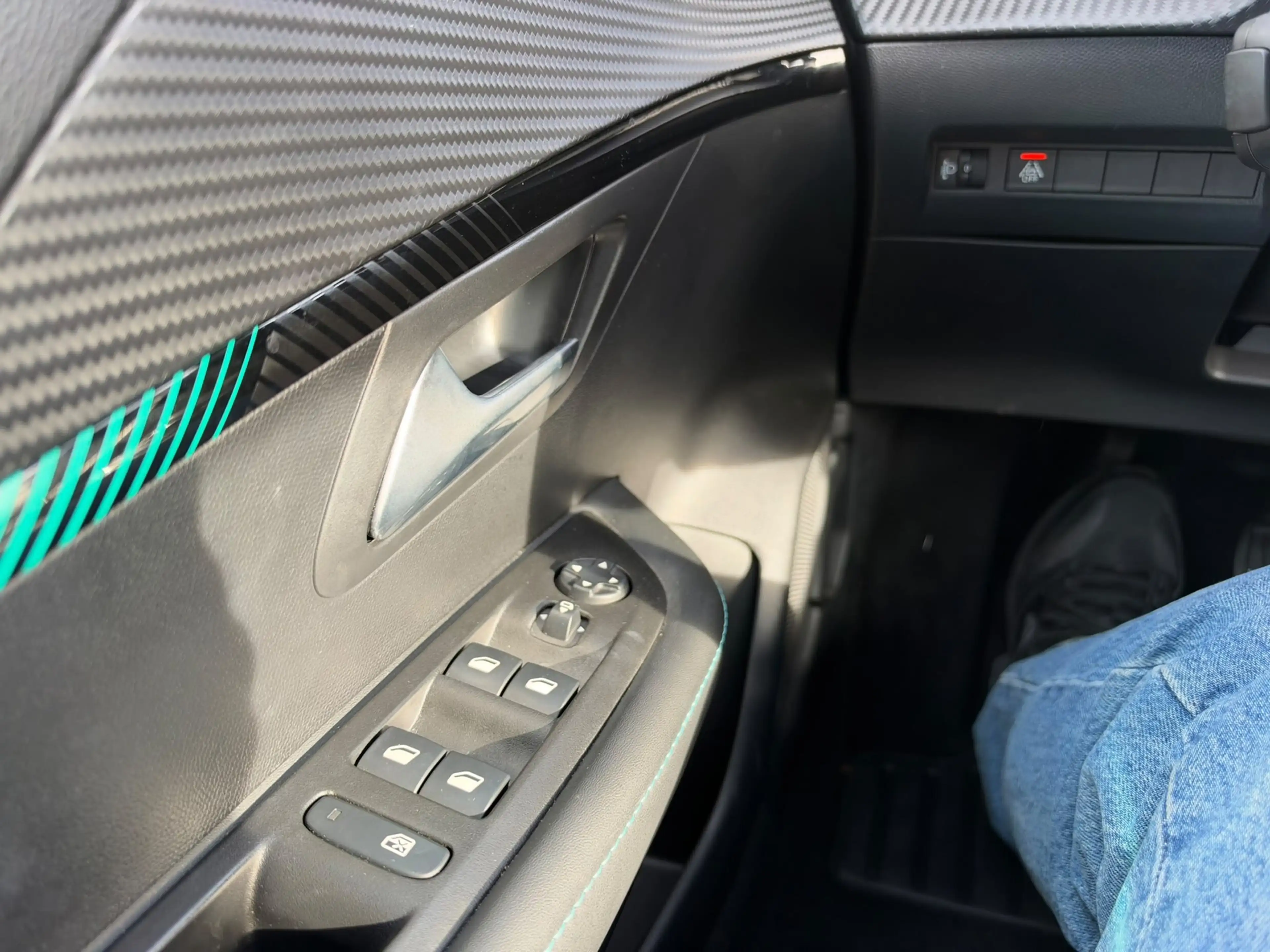 Peugeot 208 1.2 PureTech Allure,Panodak, Navi, Camera, Keyless — photo 19