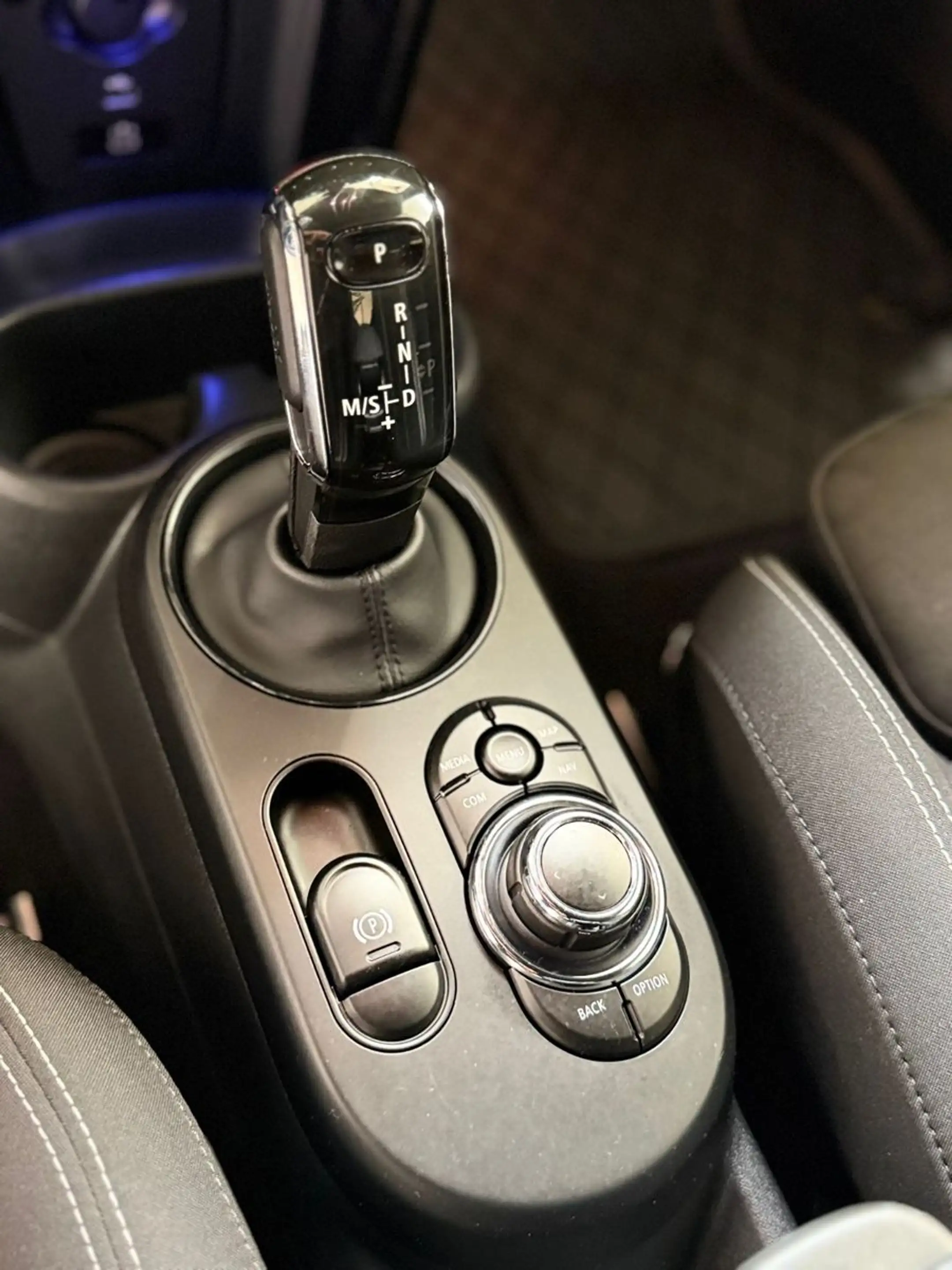MINI John Cooper Works H&K+KAMERA+APPLE CARPLAY — photo 10