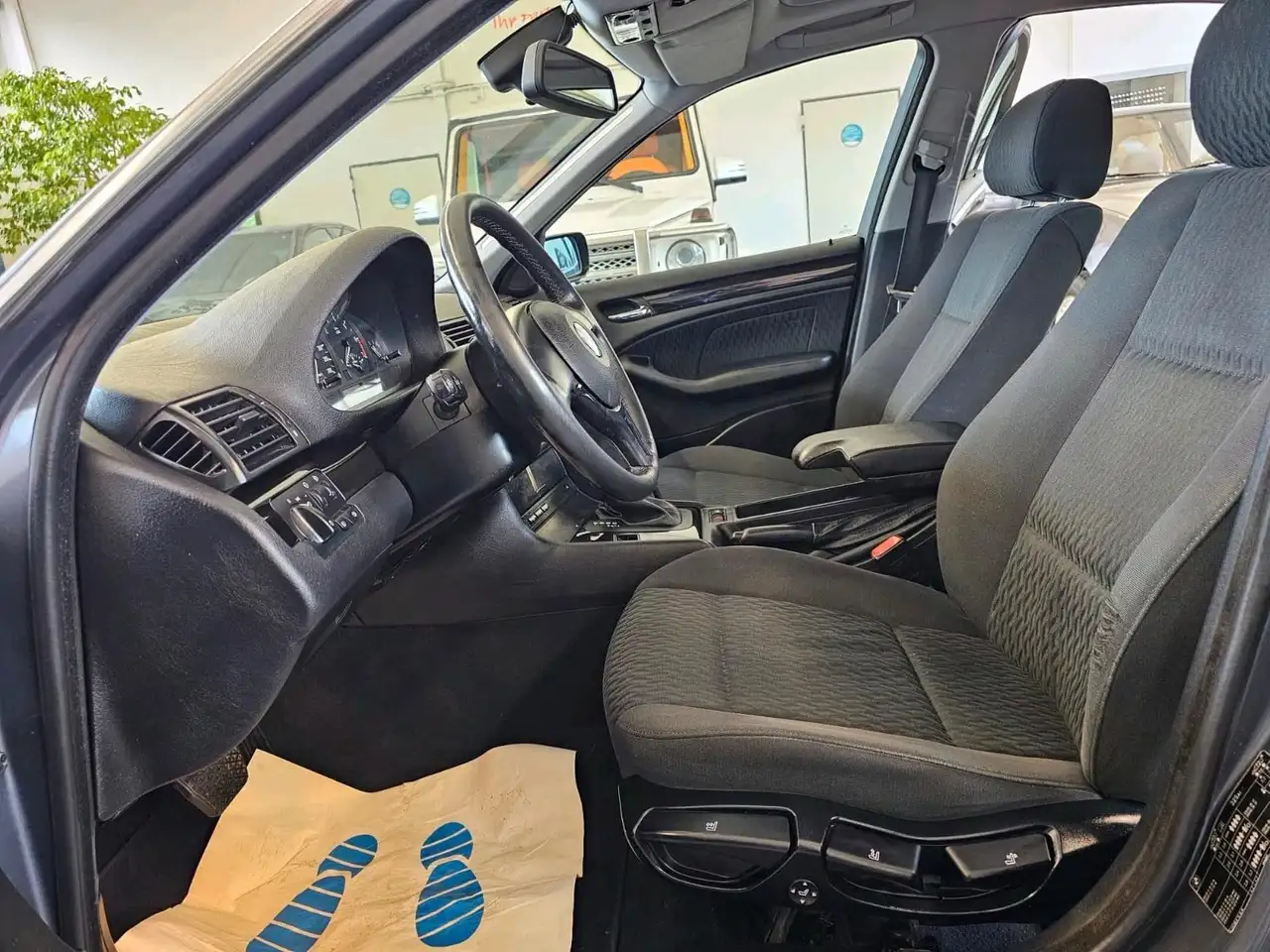 BMW 325xi ALLRAD+AUTOMATIK+NAVI+SD, foto 6