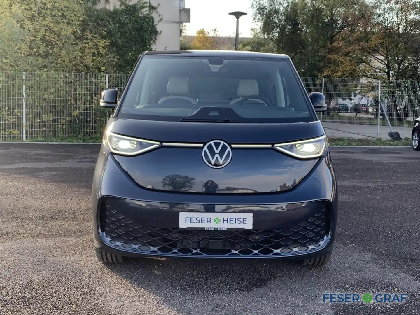 Volkswagen ID. Buzz Pro Motor: 150 kW (204 PS) 77 kWh Getriebe: 1-Gang Blau - 2