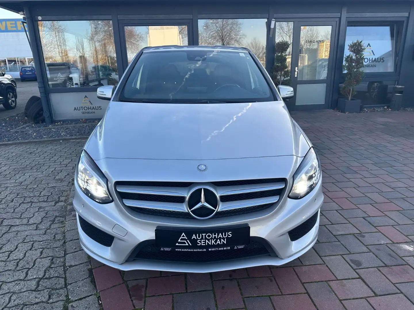 Mercedes-Benz B 250 CGI AMG-LINE*LED*NAVI*HARMAN-KARDON* Plateado - 2