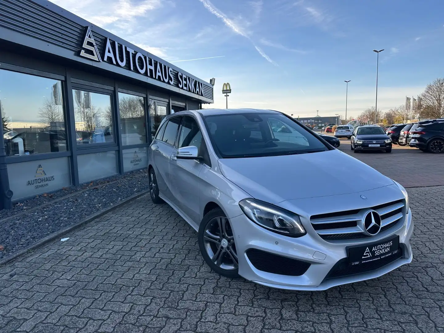 Mercedes-Benz B 250 CGI AMG-LINE*LED*NAVI*HARMAN-KARDON* Plateado - 1