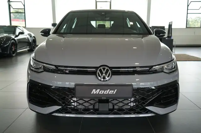 Volkswagen Golf view 3