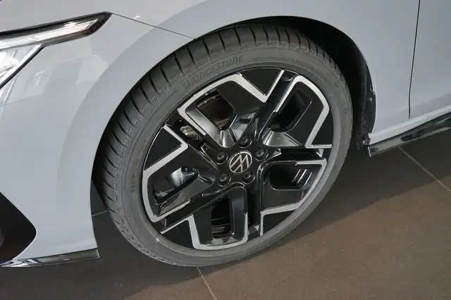 Volkswagen Golf view 6