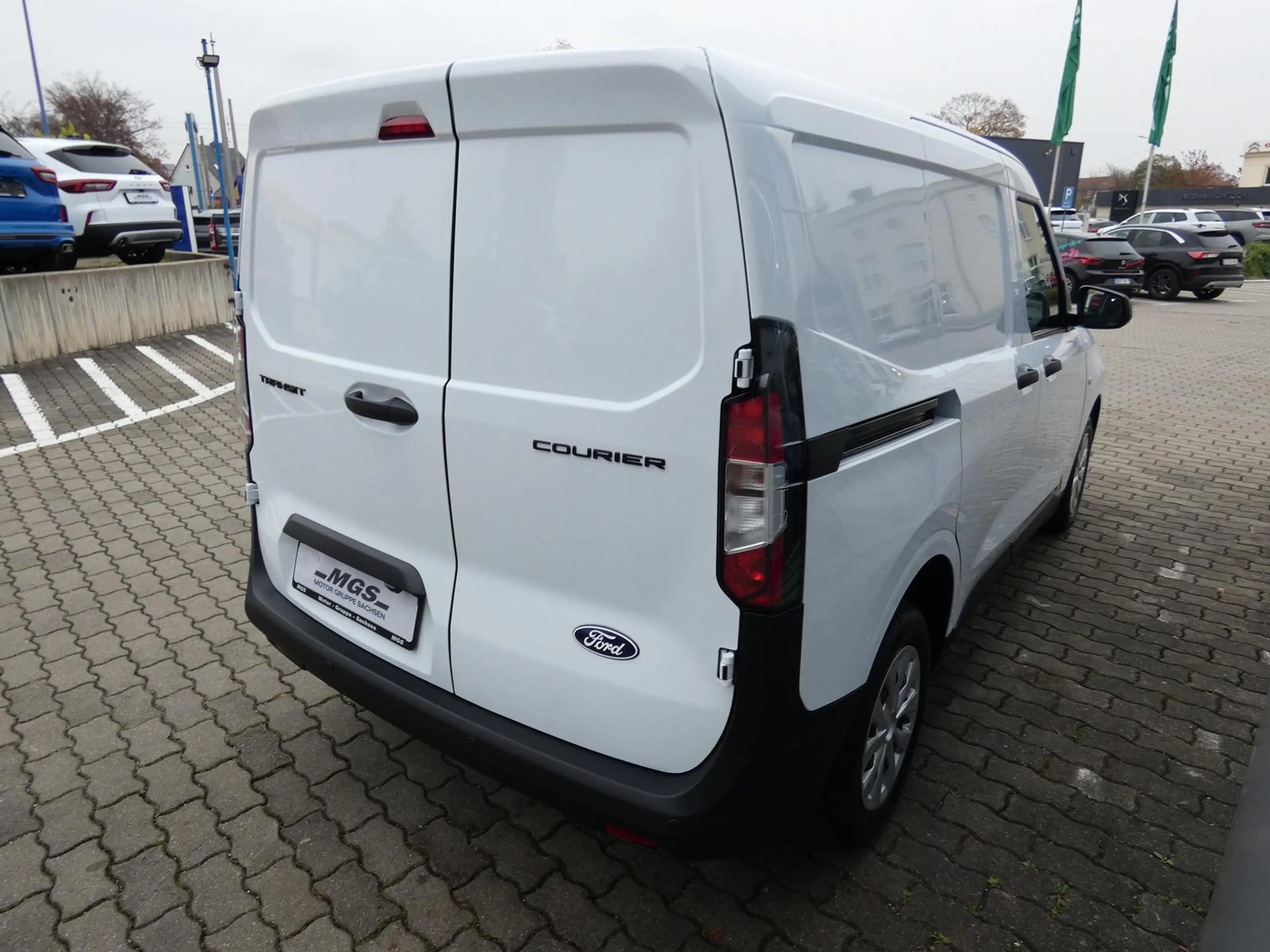 Ford Transit Courier Trend 1.0 EcoBoost #WINTER-PAKET #GJR — photo 13