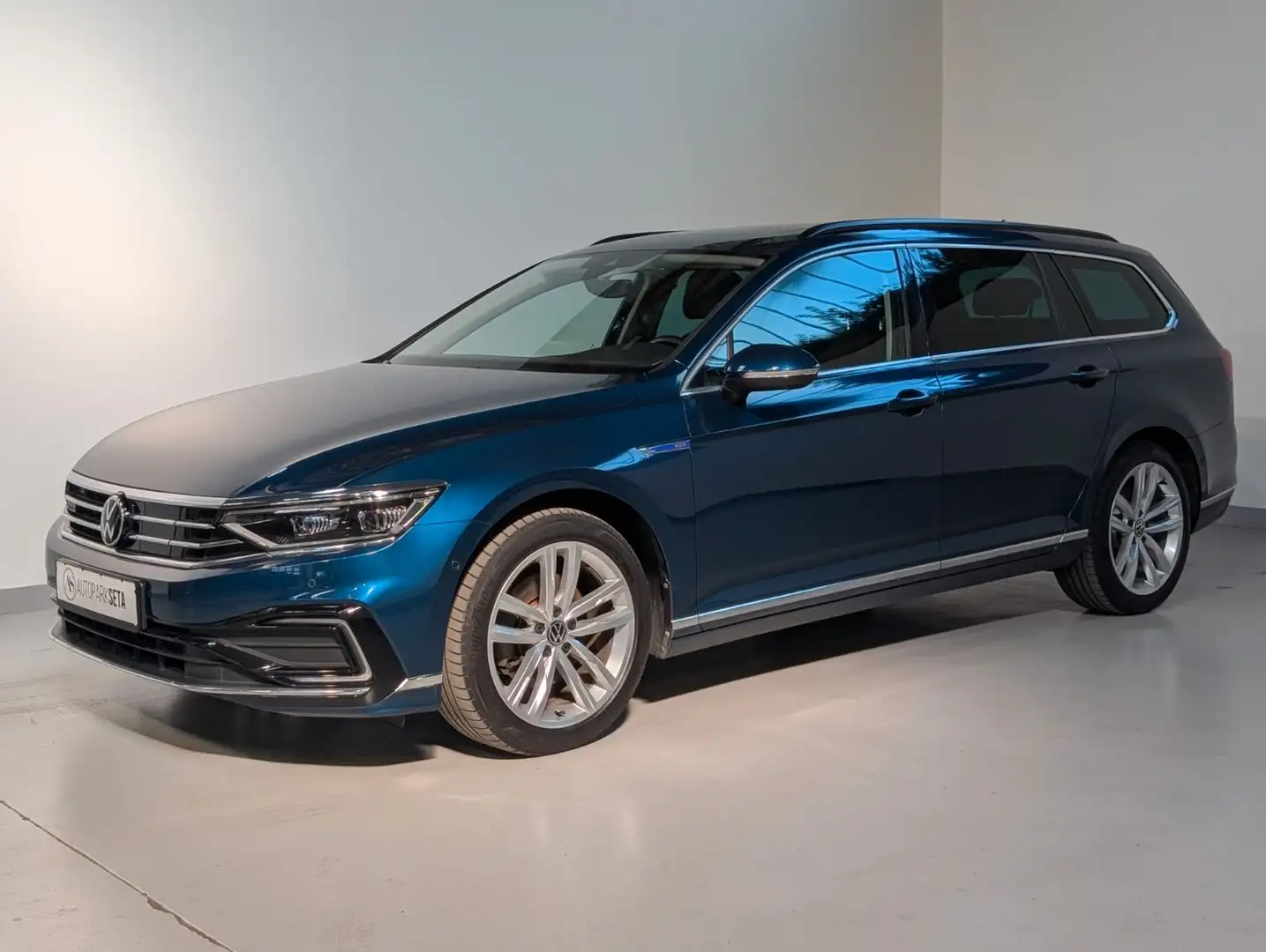 Volkswagen Passat Variant Passat 1.4TSI DSG Var. GTE TRAVEL*MATR*PANO*360° Bleu - 1