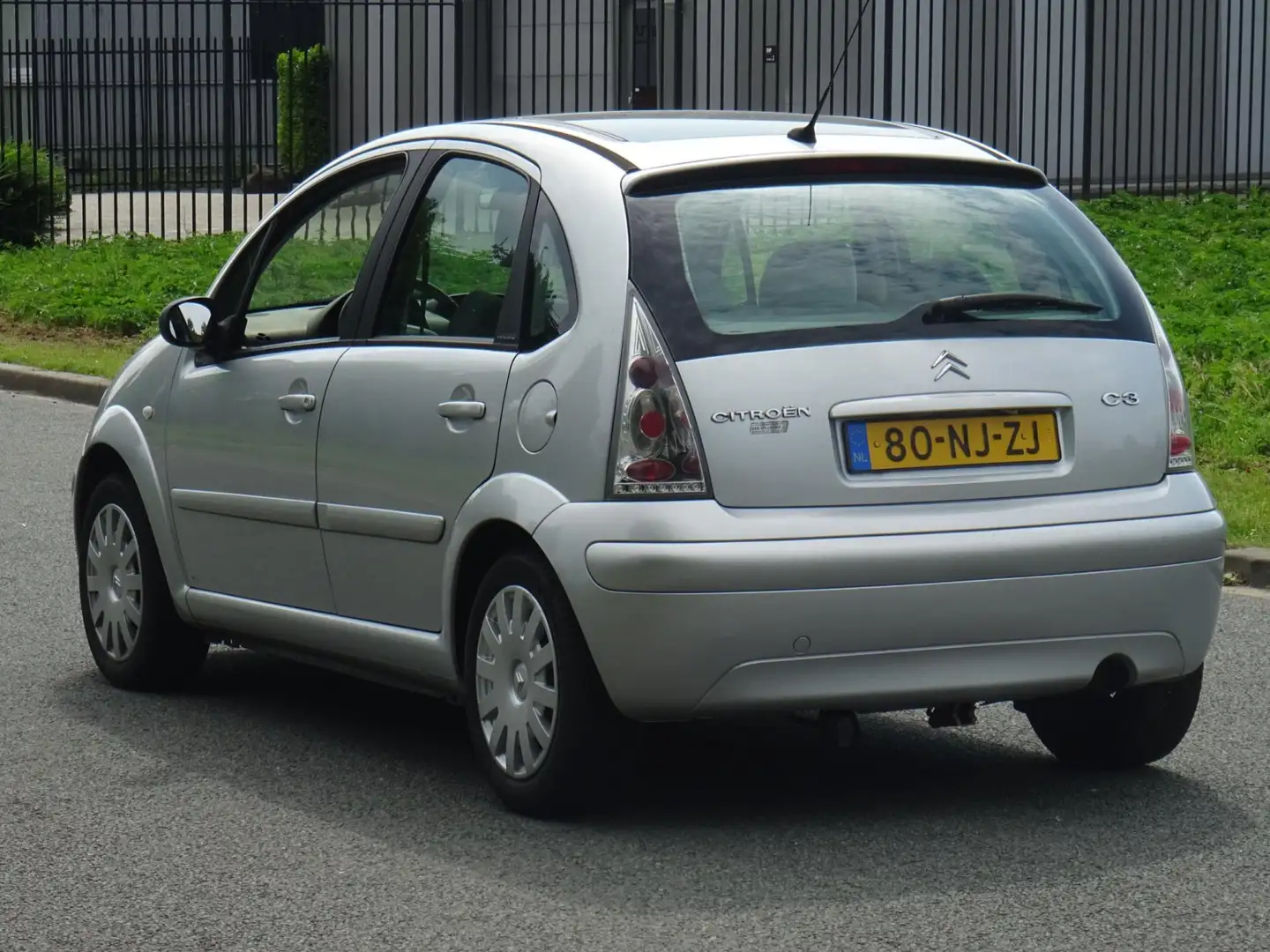 Citroen C3 1.4i Exclusive NAP/CLIMA/CRUISE/APK Grau - 2