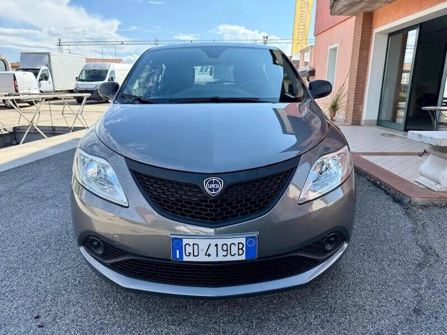 Lancia Ypsilon 1.0 FireFly 5 porte S&S Hybrid Ecochic Silver Grau - 2