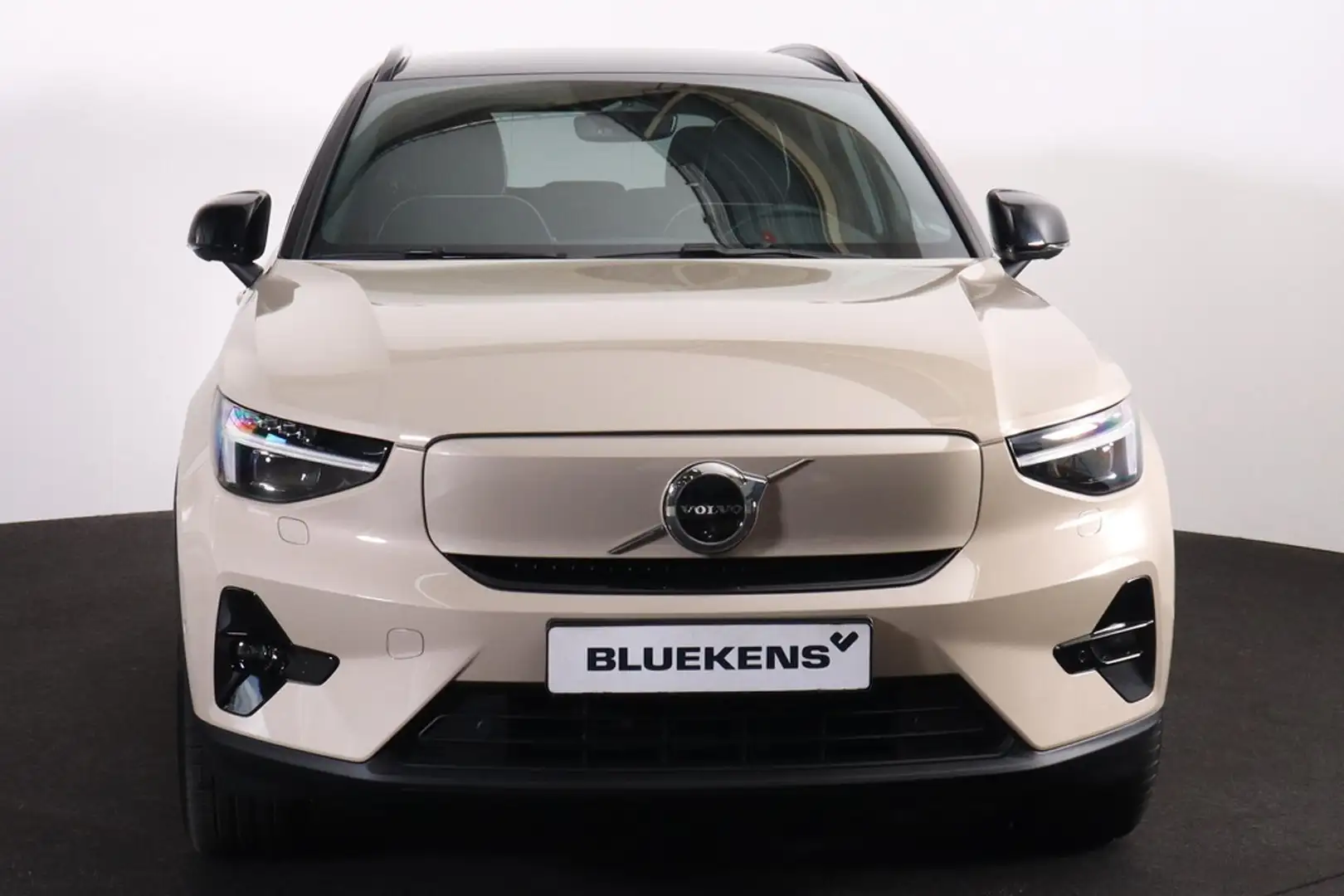 Volvo EX40 Twin Motor Performance Plus 82 kWh - IntelliSafe A Beige - 2
