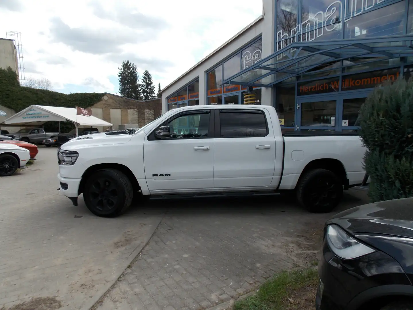Dodge RAM 1500 BIGHORN 5.7 HEMI 4x4 LED LEDER NAVI Blanc - 2