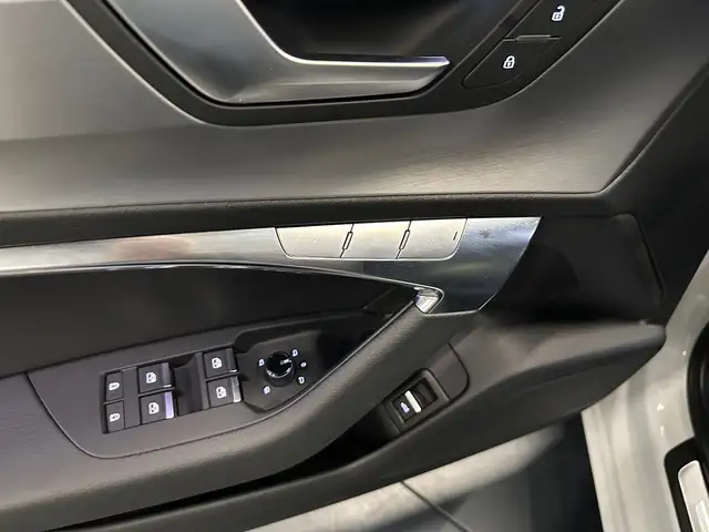 Audi A6 Avant view 14