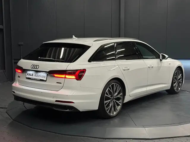 Audi A6 Avant view 5