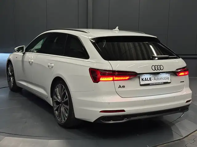 Audi A6 Avant view 3