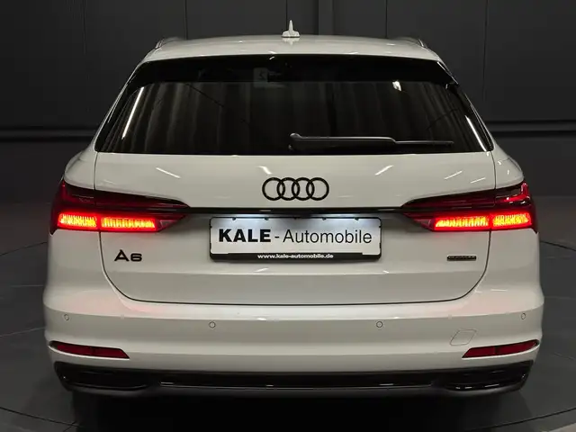 Audi A6 Avant view 4