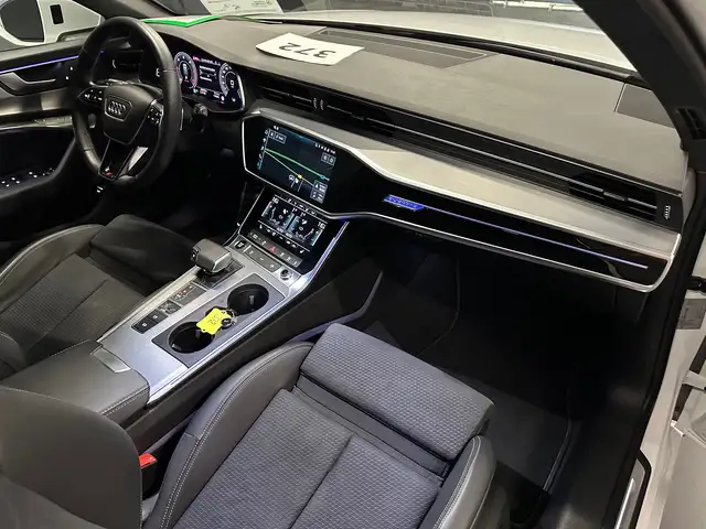 Audi A6 Avant view 11