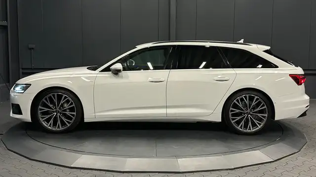 Audi A6 Avant view 2