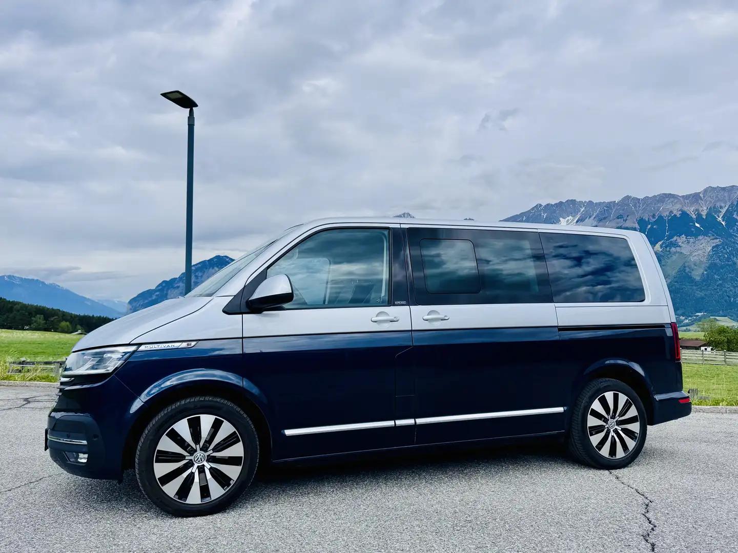 Volkswagen T6.1 Multivan 2.0 TDI 4 Motion Cruise Megaaustausstattung! Silber - 2