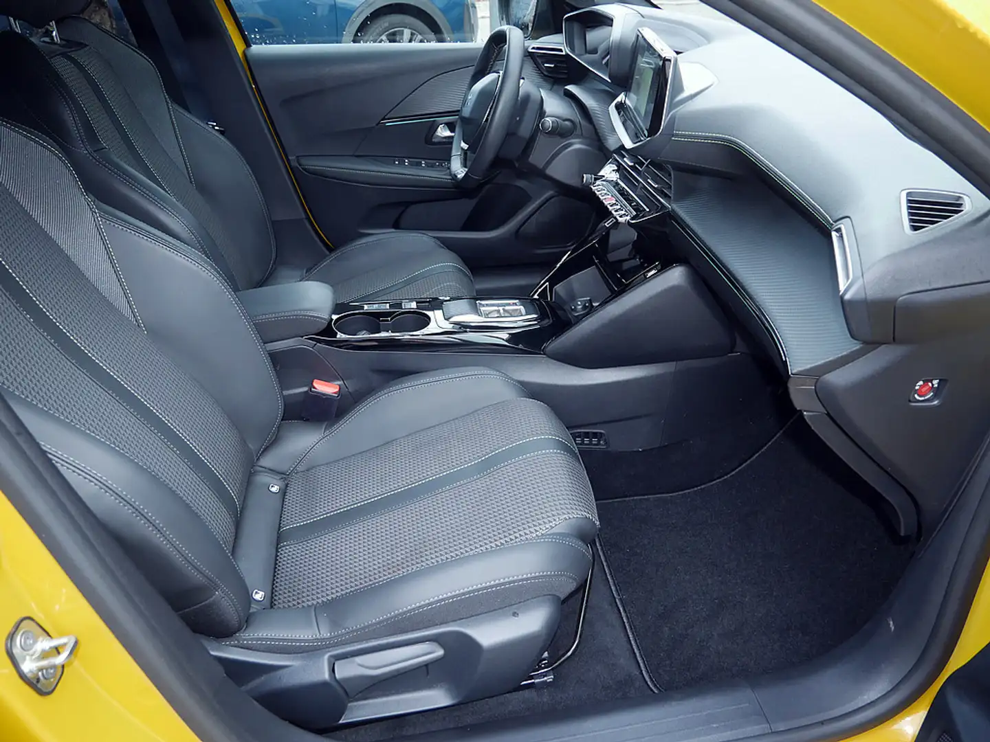 Peugeot e-208 GT 136 KLIMA PDC KAMERA NAVI LED Jaune - 2