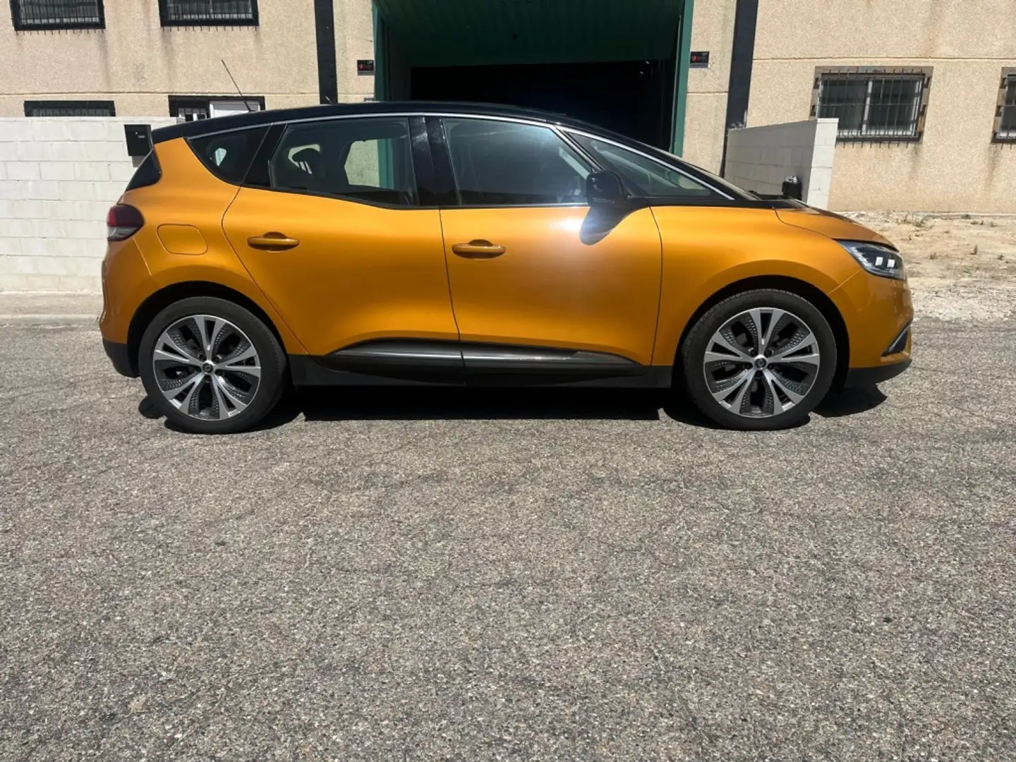 Renault Scenic 1.6dCi Zen Collection 96kW Marrón - 2