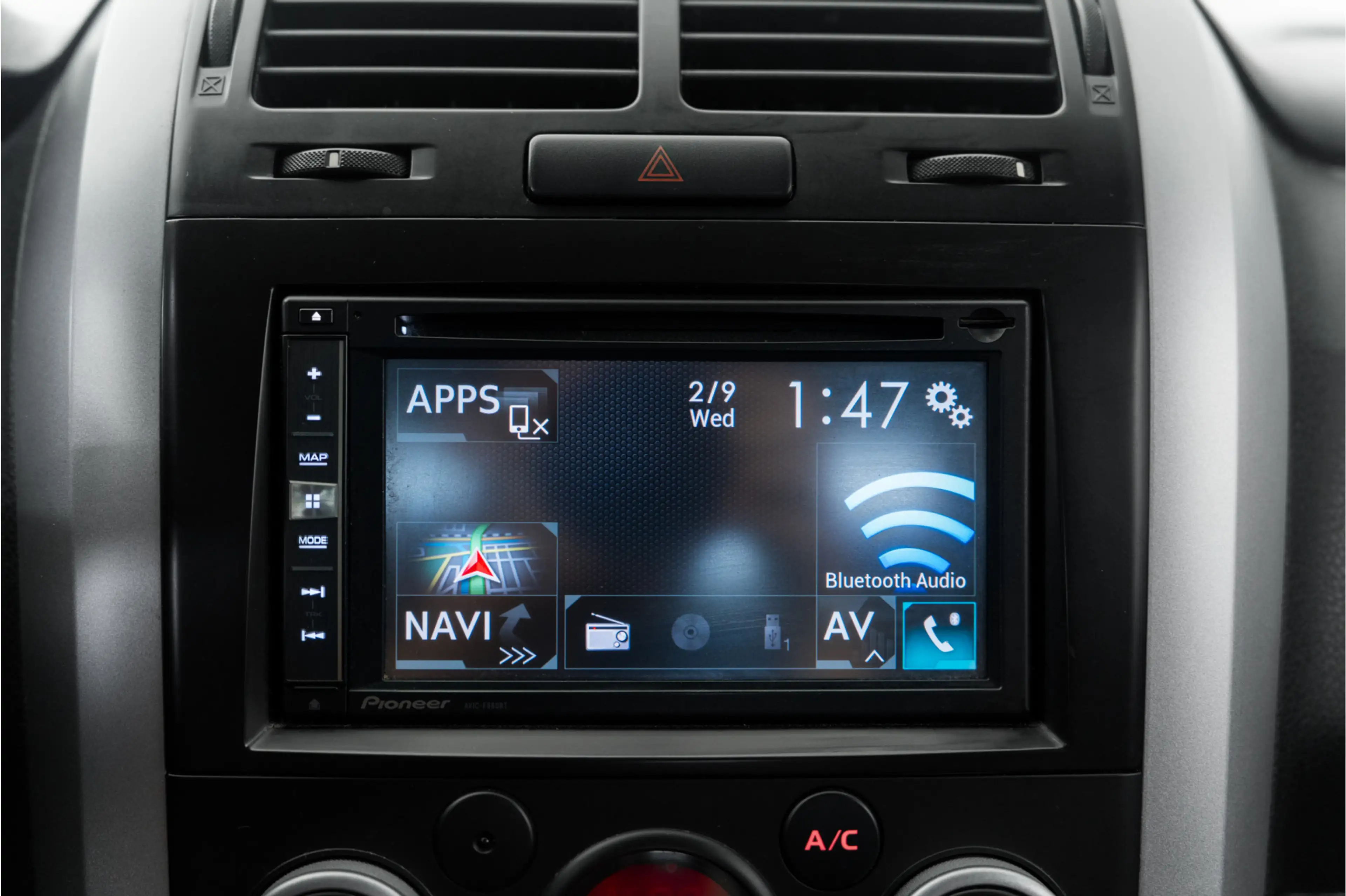 Suzuki Grand Vitara 2.4 Exclusive — photo 19