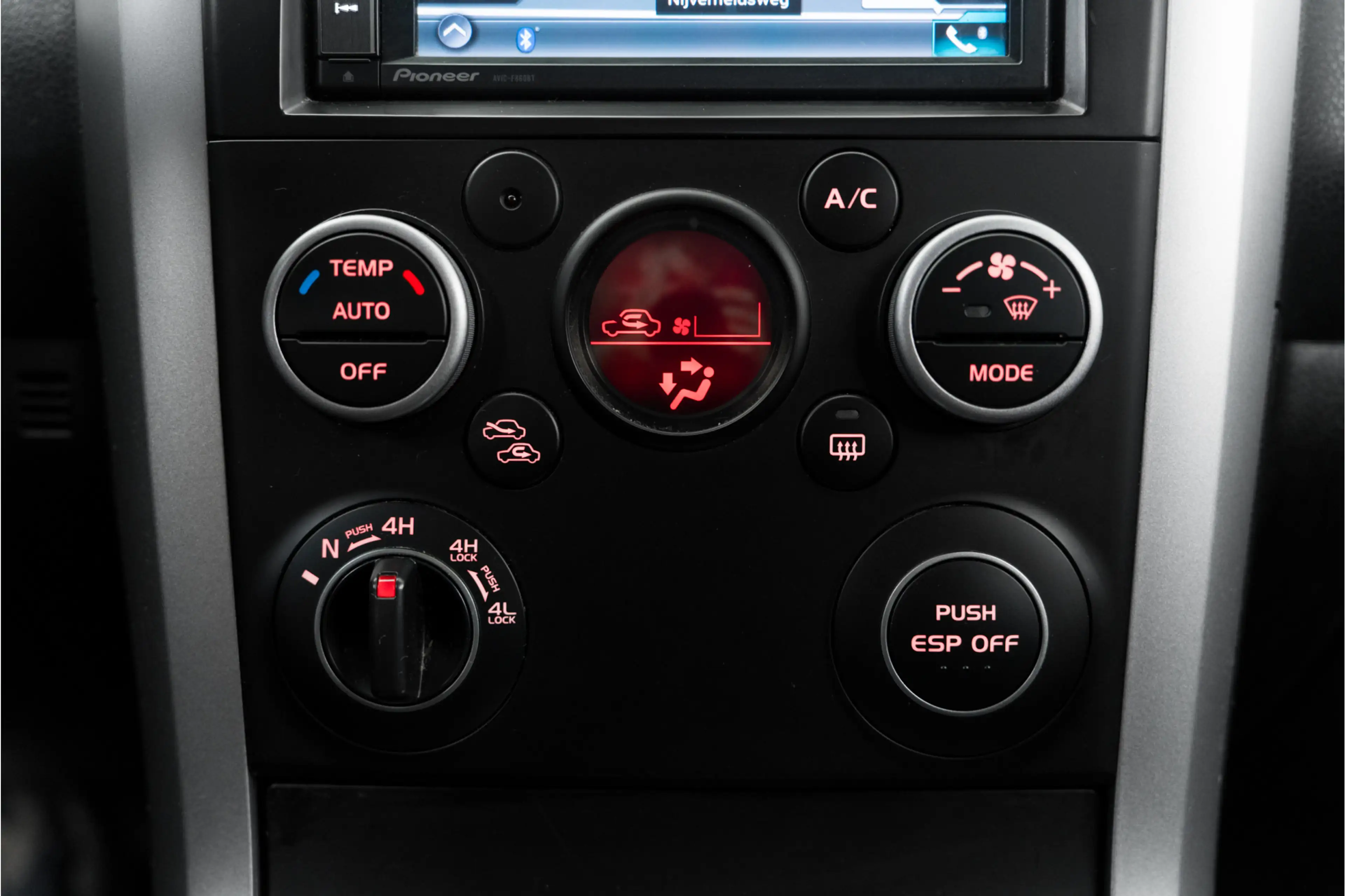 Suzuki Grand Vitara 2.4 Exclusive — photo 20
