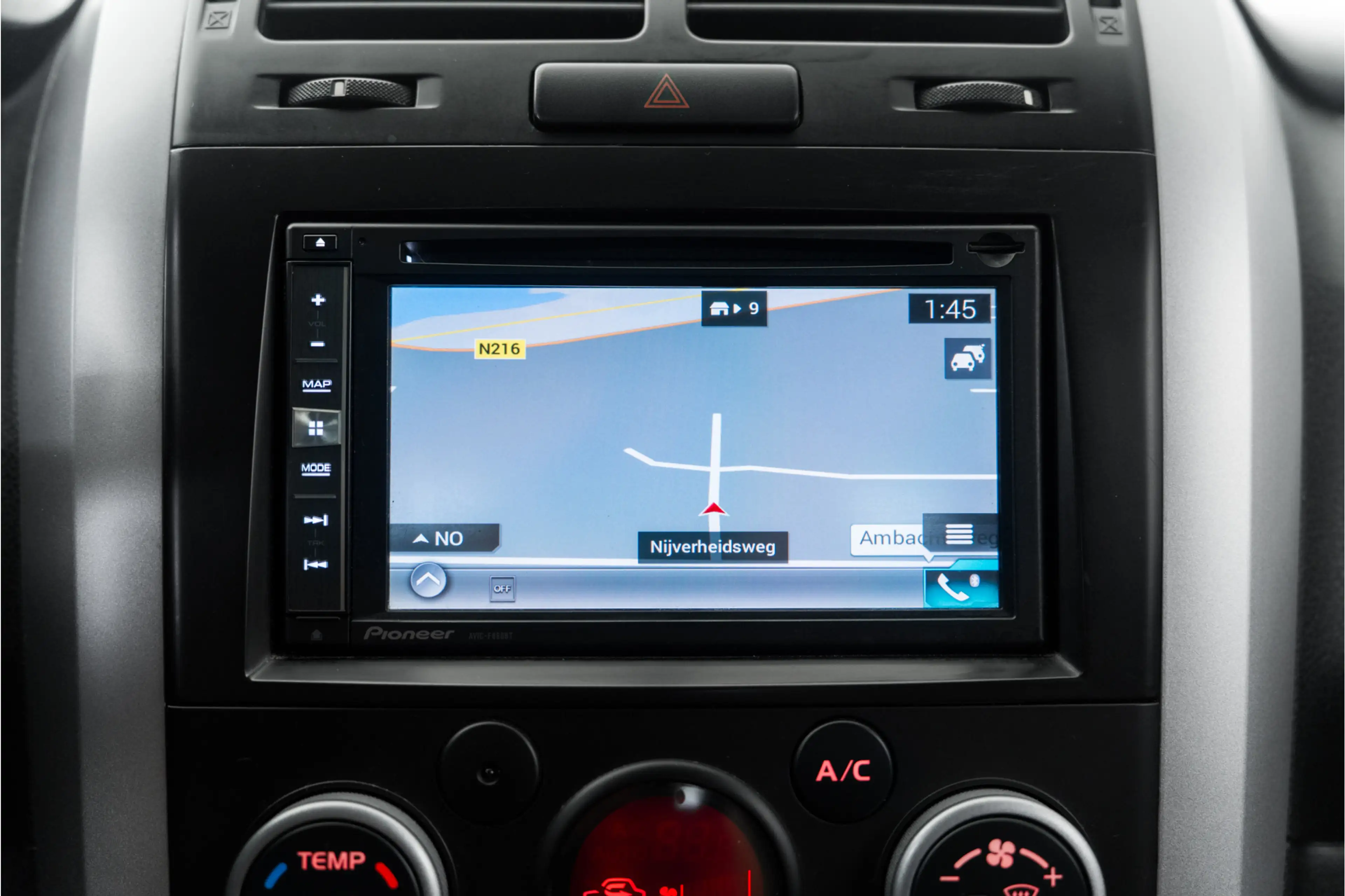 Suzuki Grand Vitara 2.4 Exclusive — photo 17