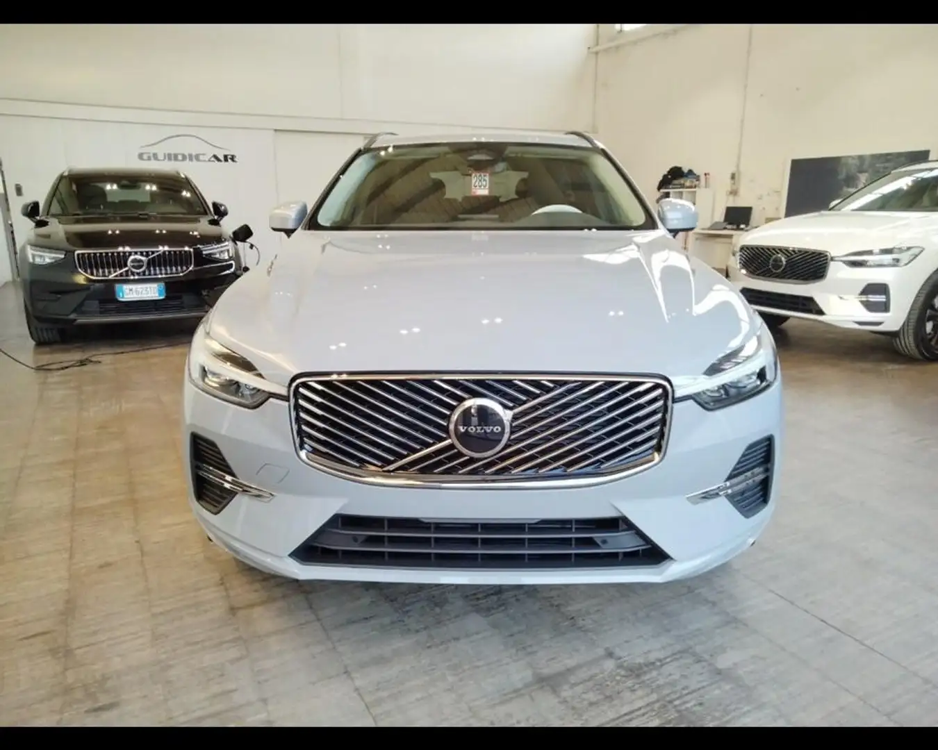 Volvo XC60 2.0 b5 mhev Core awd auto Grigio - 2