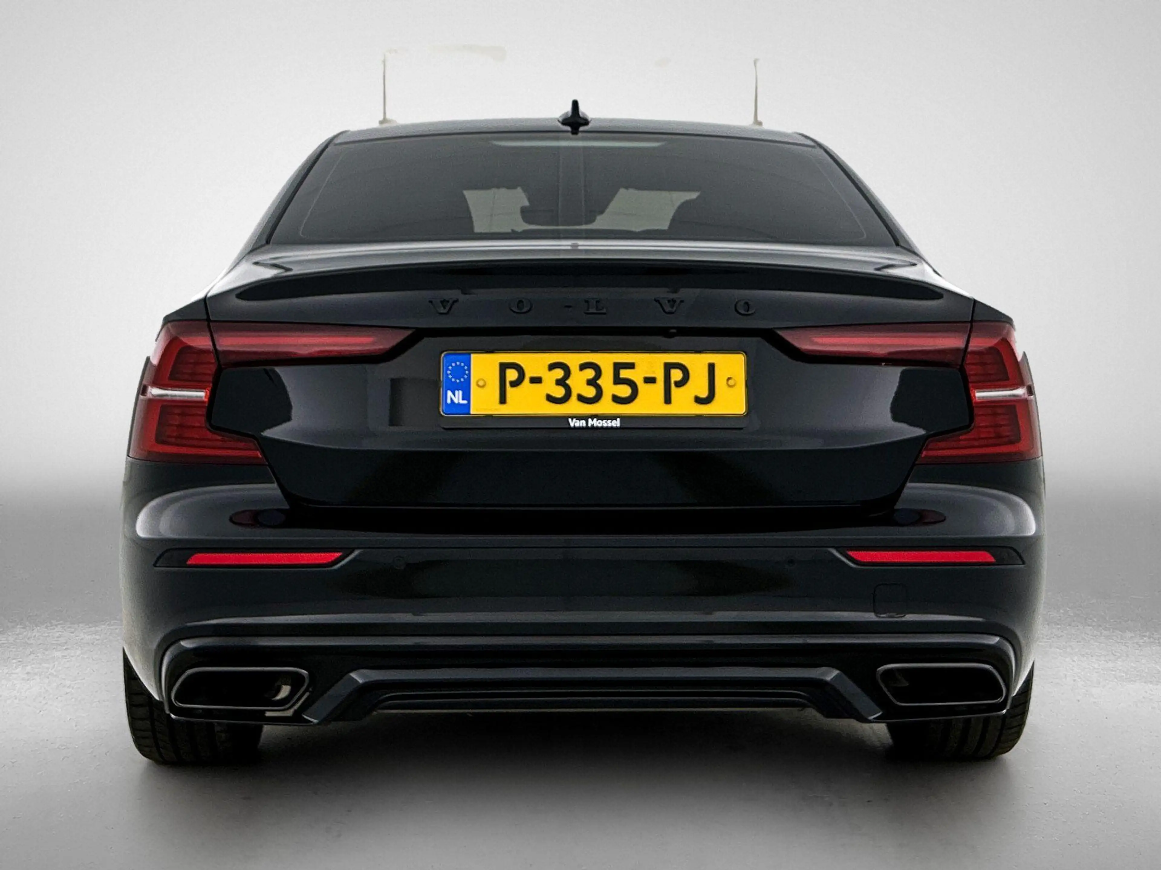Volvo S60 2.0 Recharge T6 AWD R-Design | Automaat | Apple Ca — photo 3