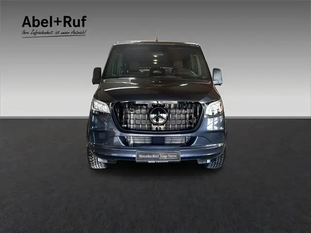 Mercedes-Benz Sprinter view 2