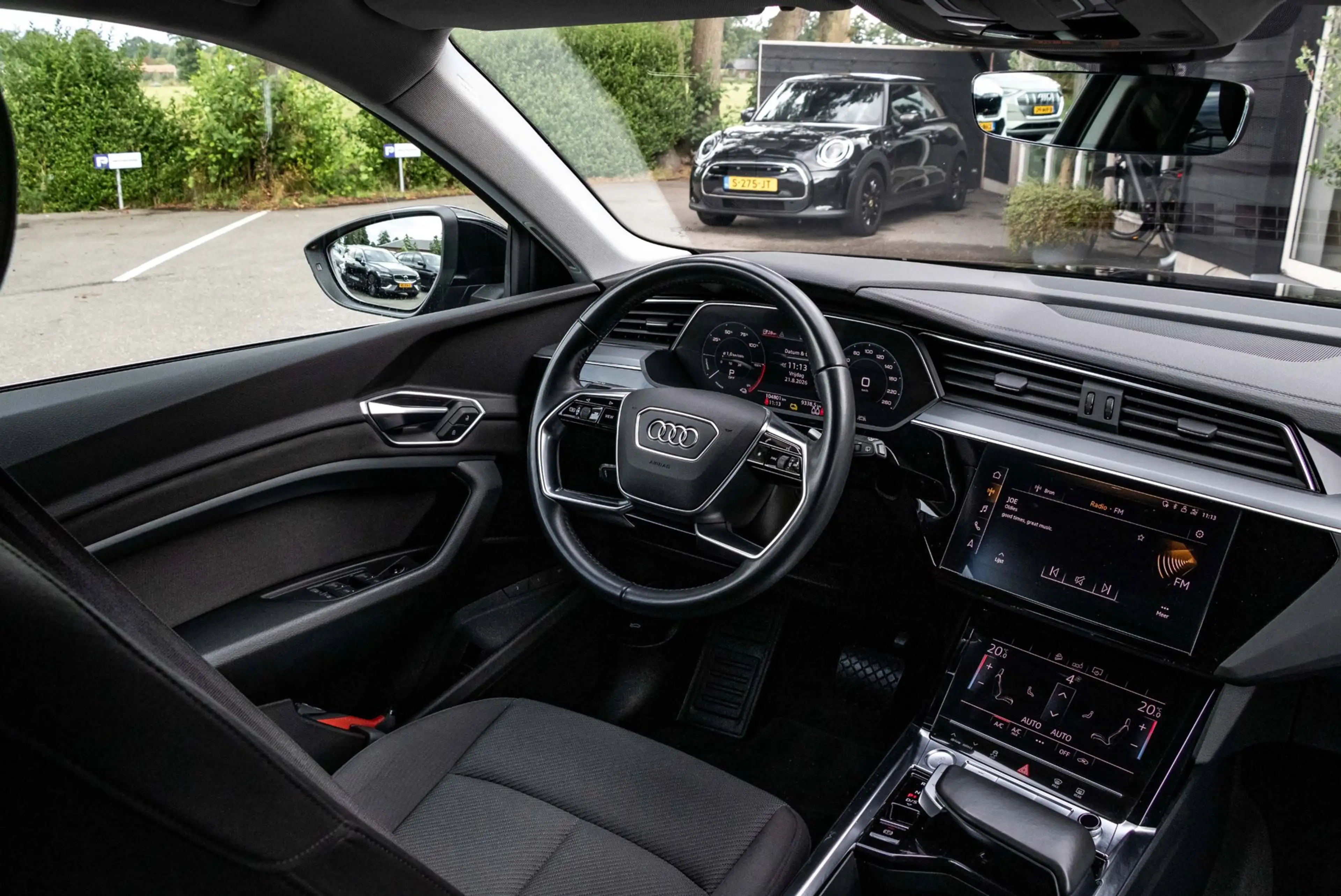 Audi e-tron E-tron 50 quattro Launch edition 71 kWh Soh 84% I — photo 2