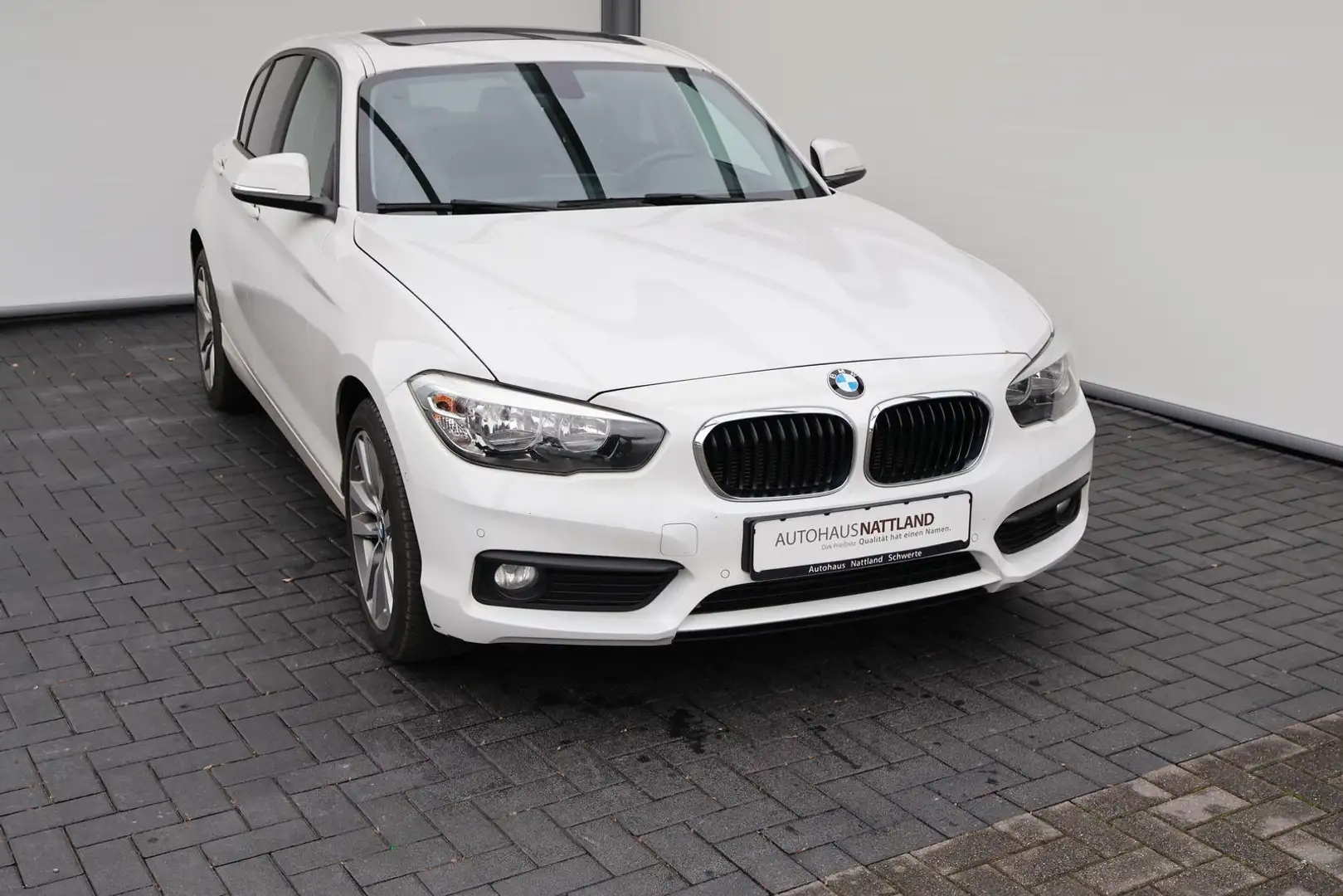 BMW 116 116 i Advantage PDC Navi Sitzh. Leder SD 1.Hd. Weiß - 2