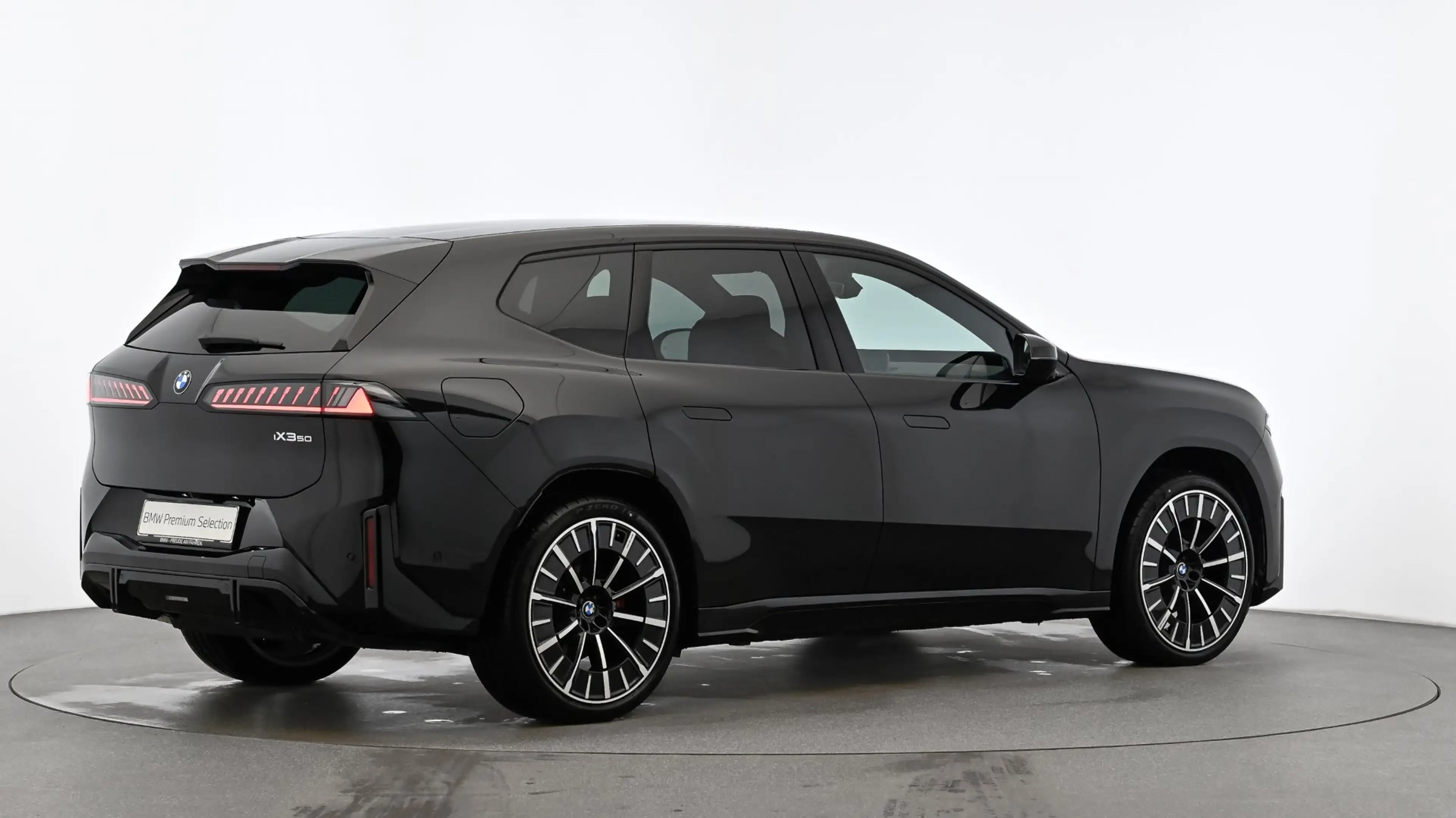 BMW iX3 50 xDrive — photo 5