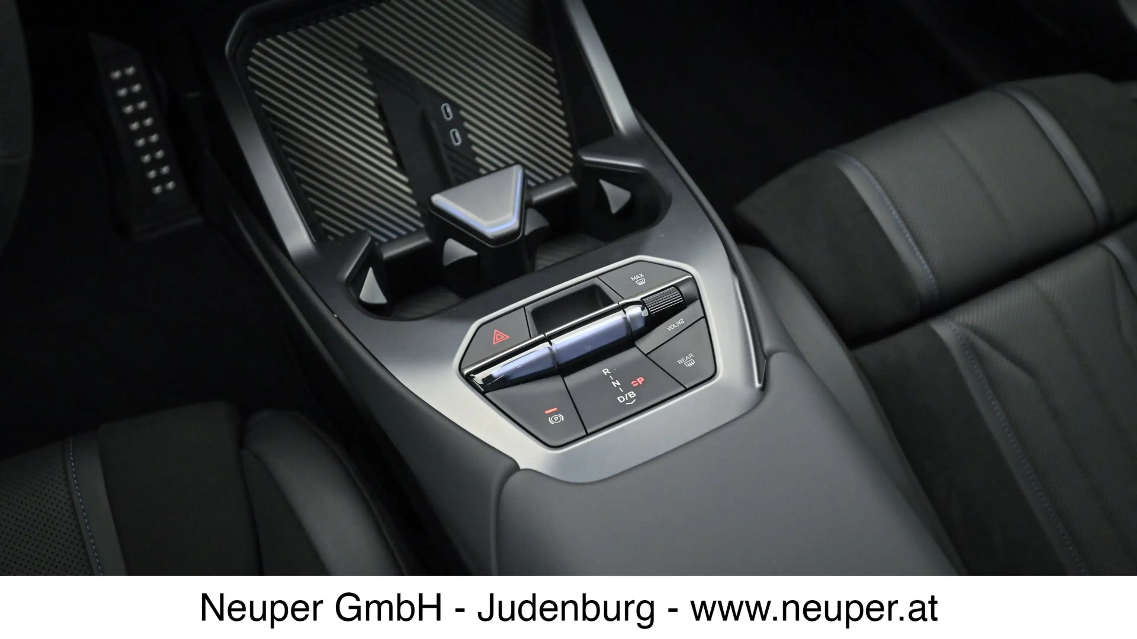BMW iX3 50 xDrive — photo 13