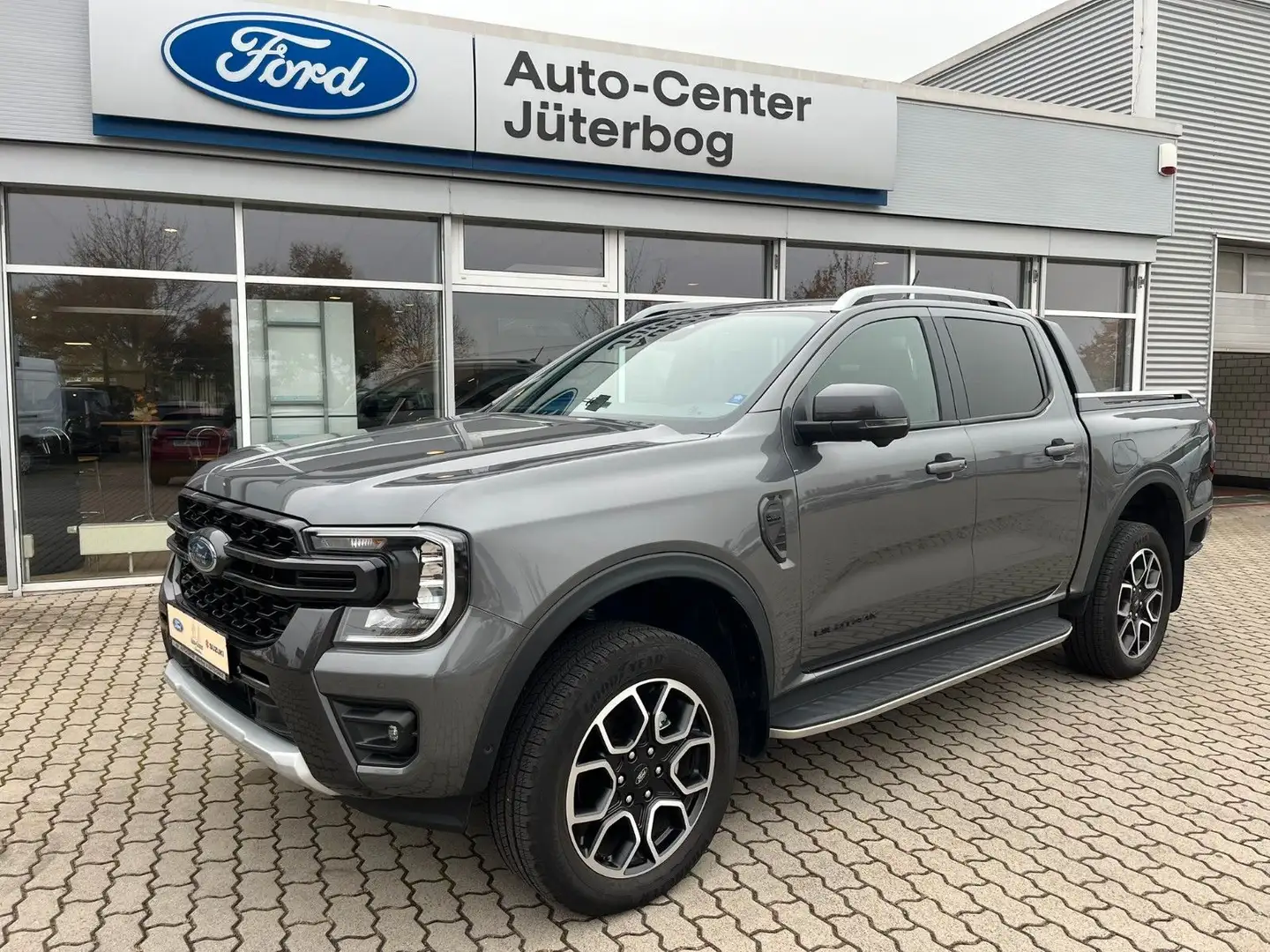 Ford Ranger *Wildtrak* e-4WD*AHK*Rollo*CarPlay* Gris - 1