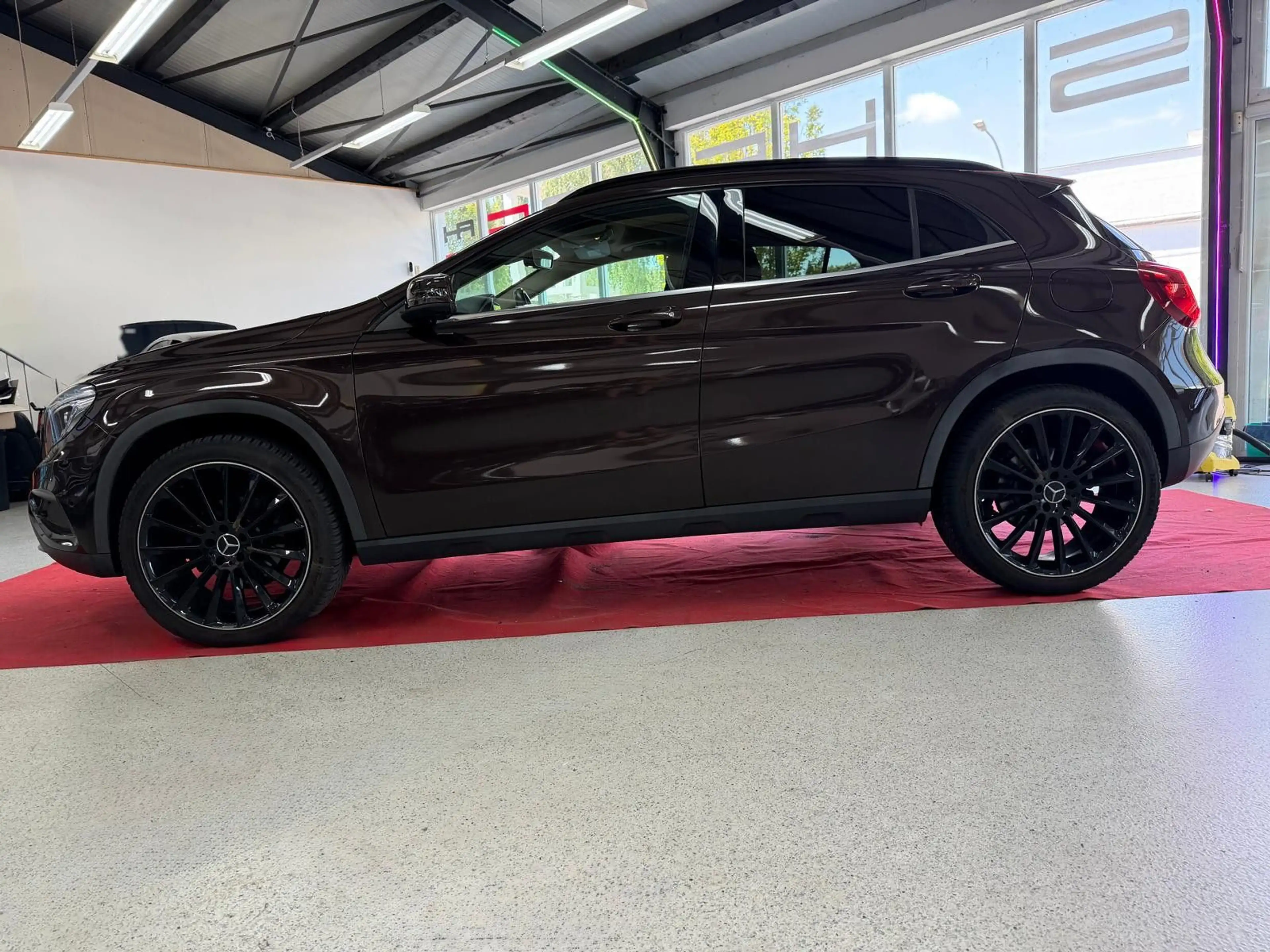 Mercedes-Benz GLA 200 -AMG Line -20" -Automatik -Style — photo 9