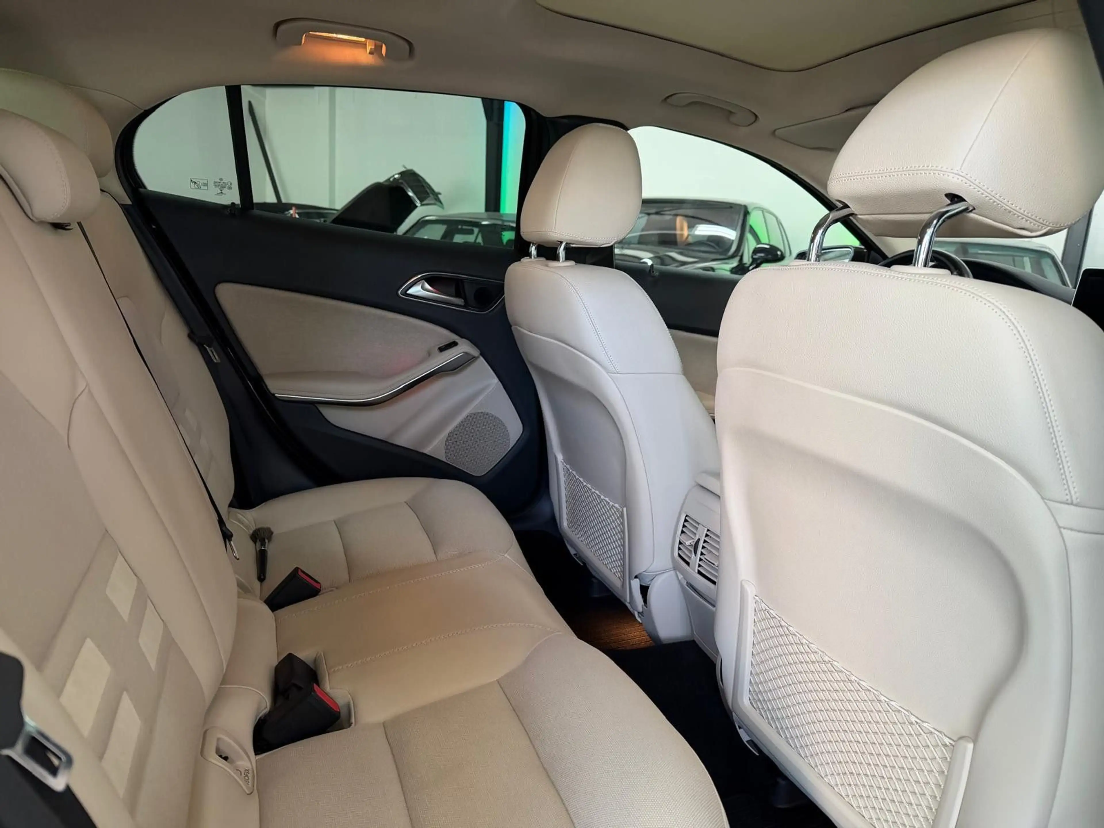 Mercedes-Benz GLA 200 -AMG Line -20" -Automatik -Style — photo 8