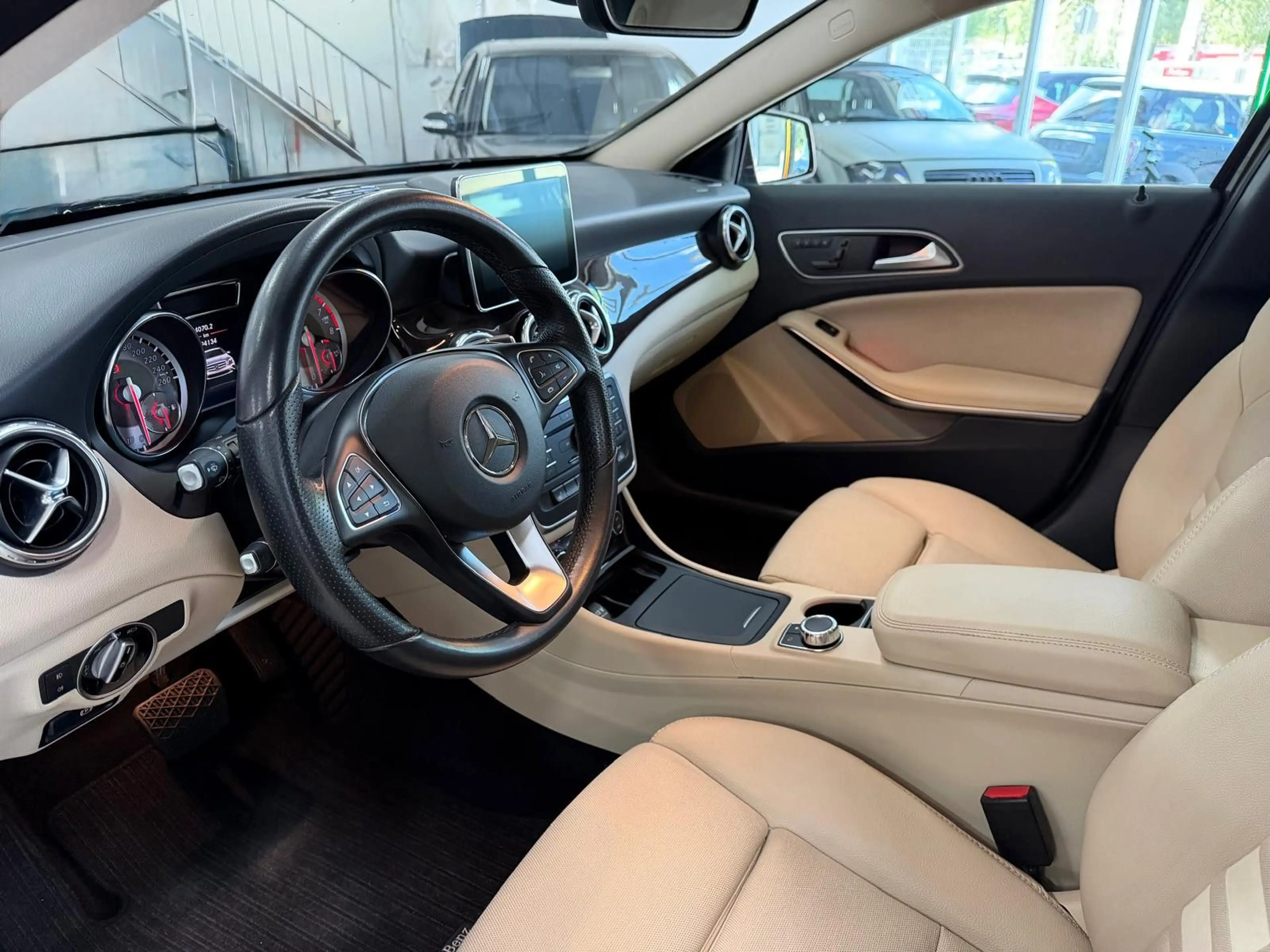 Mercedes-Benz GLA 200 -AMG Line -20" -Automatik -Style — photo 6
