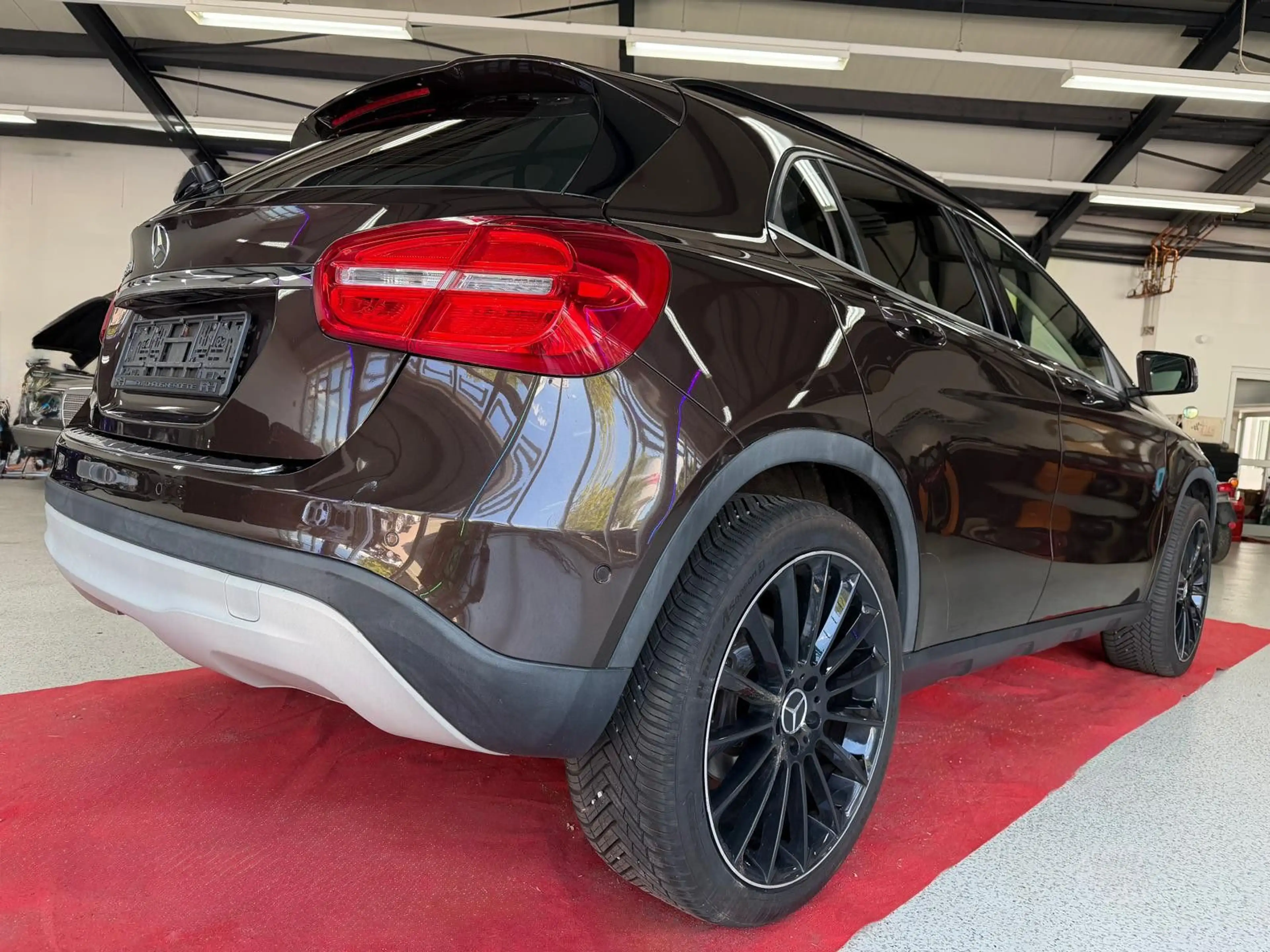 Mercedes-Benz GLA 200 -AMG Line -20" -Automatik -Style — photo 3