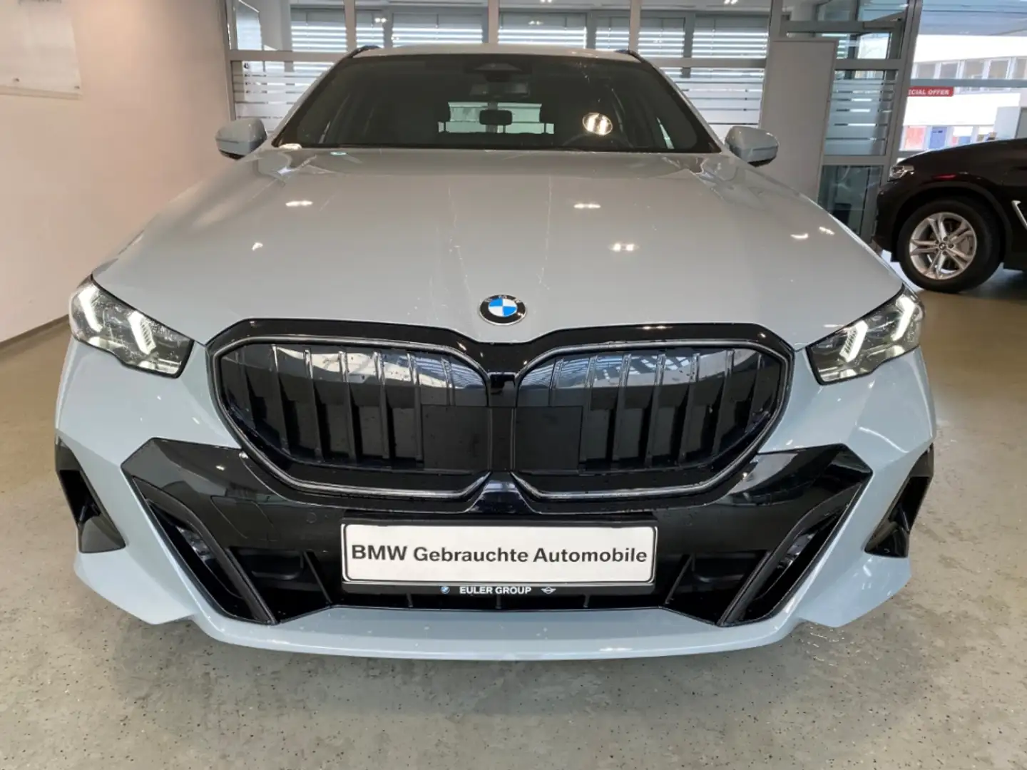 BMW 520 i M-Sport PRO Sommer19'' AHK ICONIC H/K DA+ MemoSi Grau - 2
