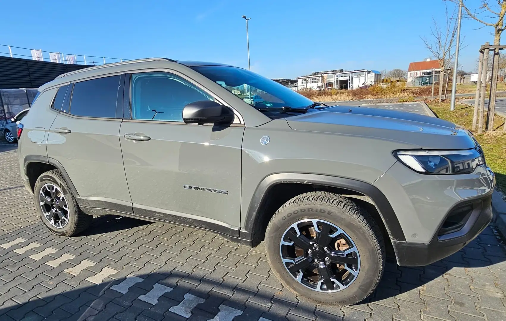Jeep Compass 1.3+T4+4xe+PLUG-IN+HYBRID+Automatik+Trailhawk Grau - 1