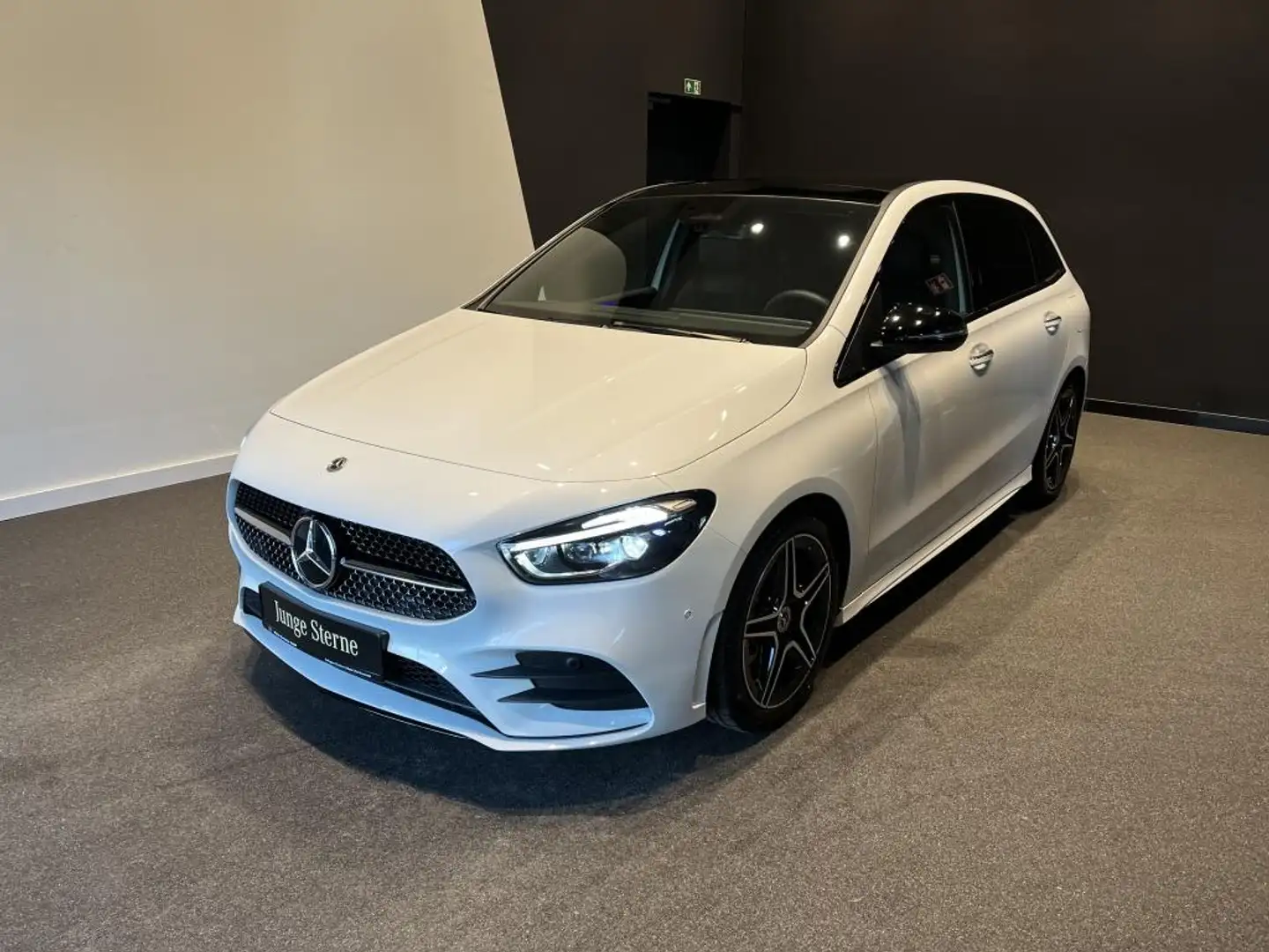 Mercedes-Benz B 200 AMG+Night+PANO+KAMERA+SHZ+MBUX+Ambiente Wit - 1