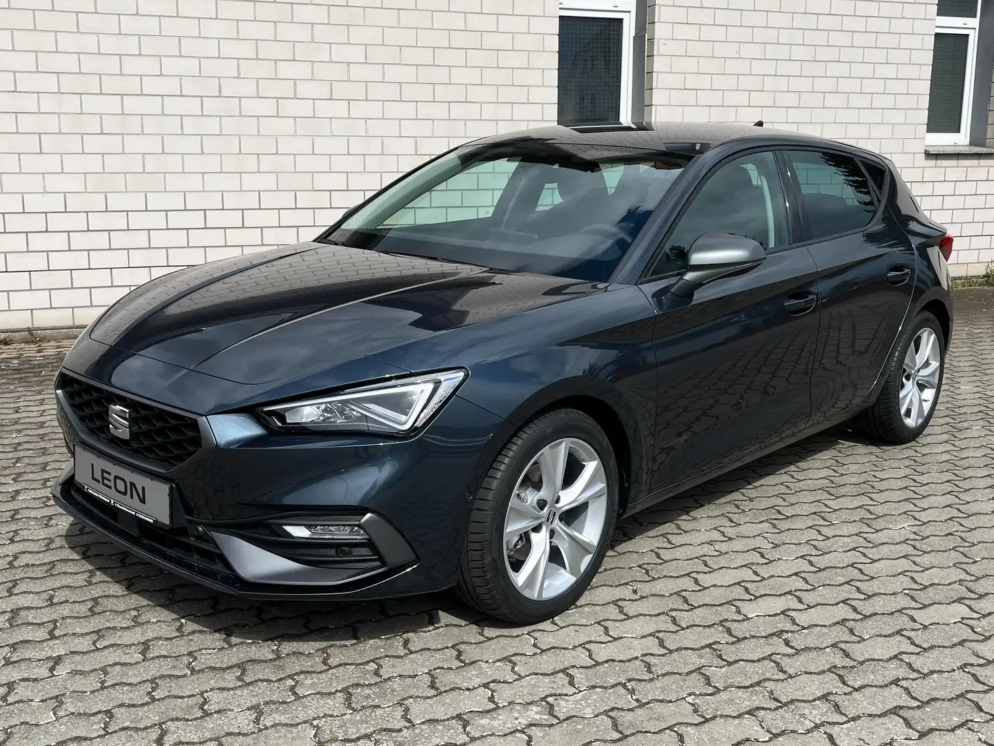 SEAT Leon Leon TSI FR *Voll LED, Navi, ACC, Garantie* Grau - 1