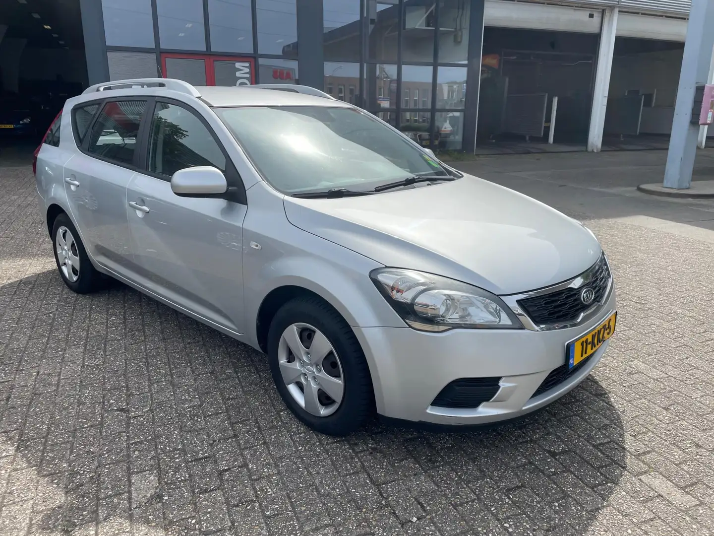 Kia Ceed / cee'd 1.4 CVVT X-tra zeer nette auto Grau - 2
