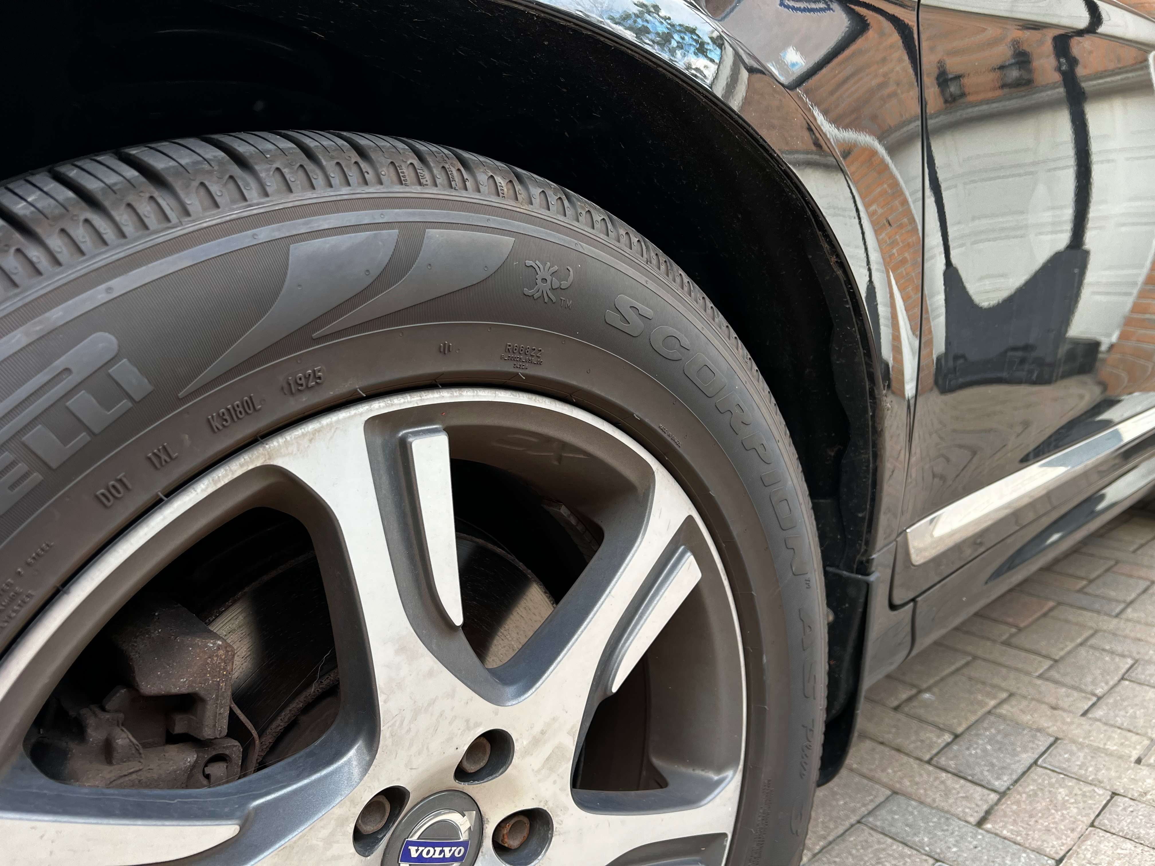 2015 Volvo XC60 T6 Platinum thumb 15