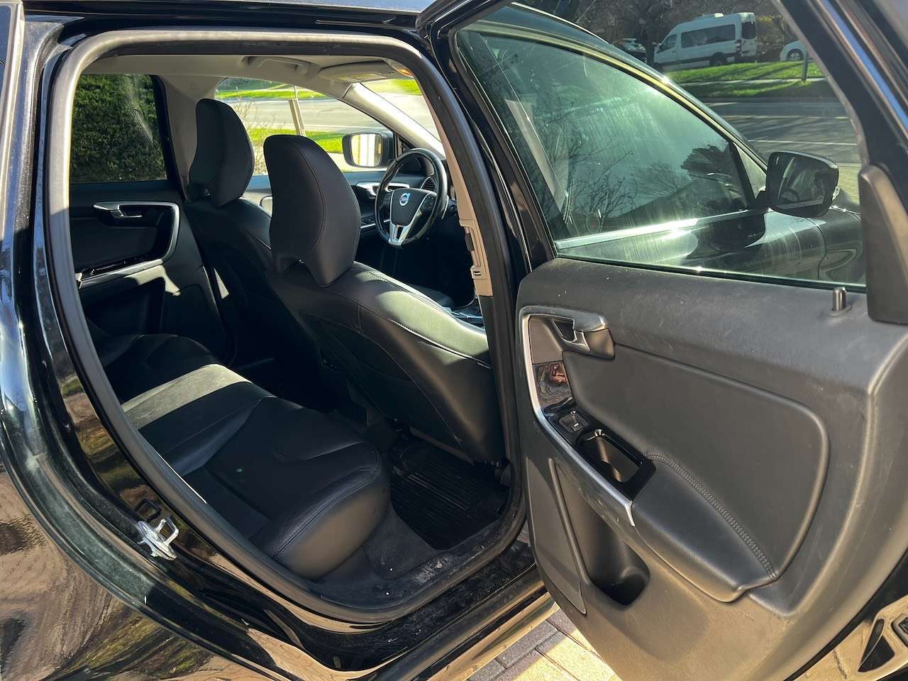 2015 Volvo XC60 T6 Platinum thumb 13
