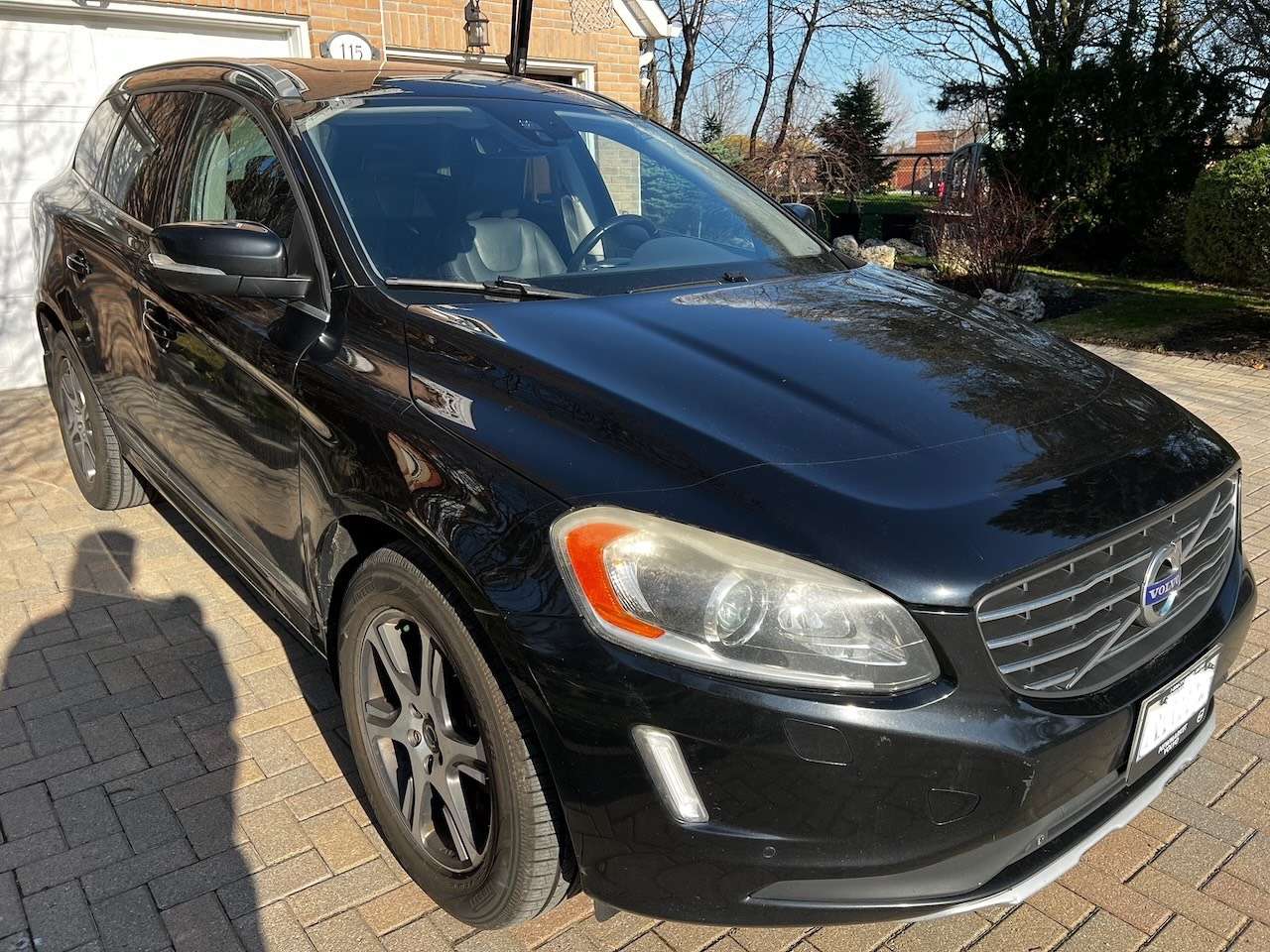 2015 Volvo XC60 T6 Platinum alt 2