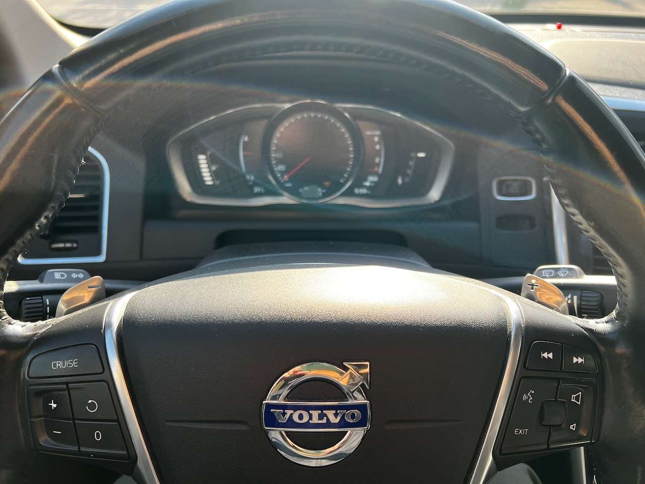 2015 Volvo XC60 T6 Platinum thumb 6