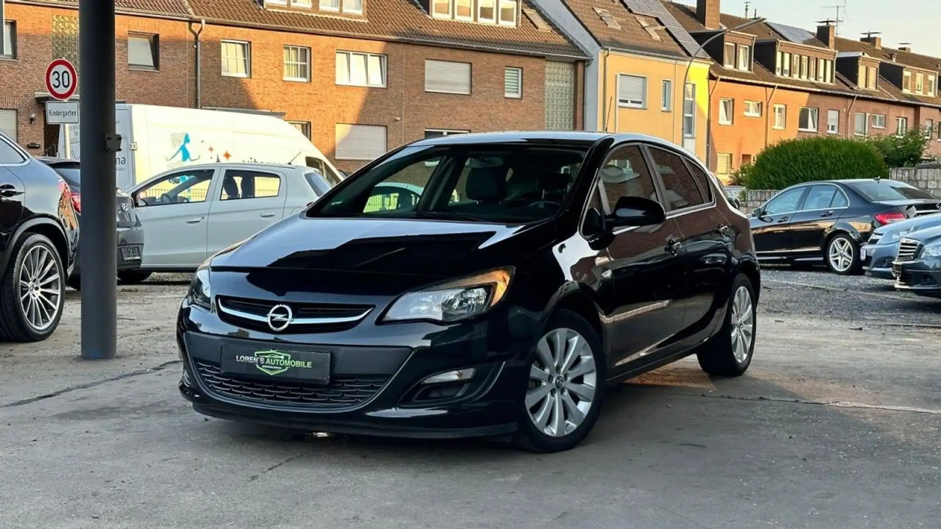 Opel Astra J Lim. 5-trg. Style*Klima*Pdc*Tempo*Top Zwart - 1
