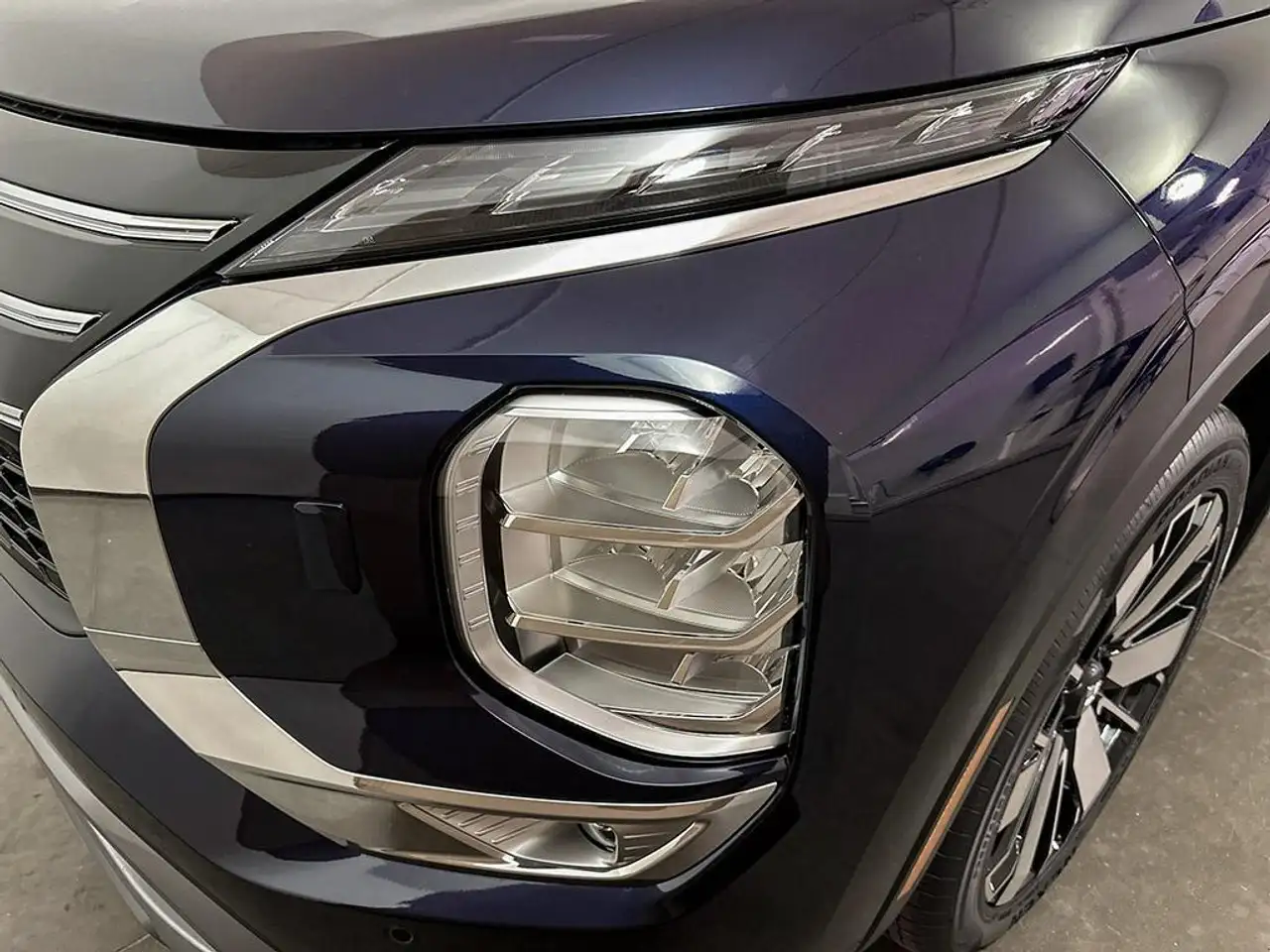 Mitsubishi Outlander снимка Mitsubishi Outlander